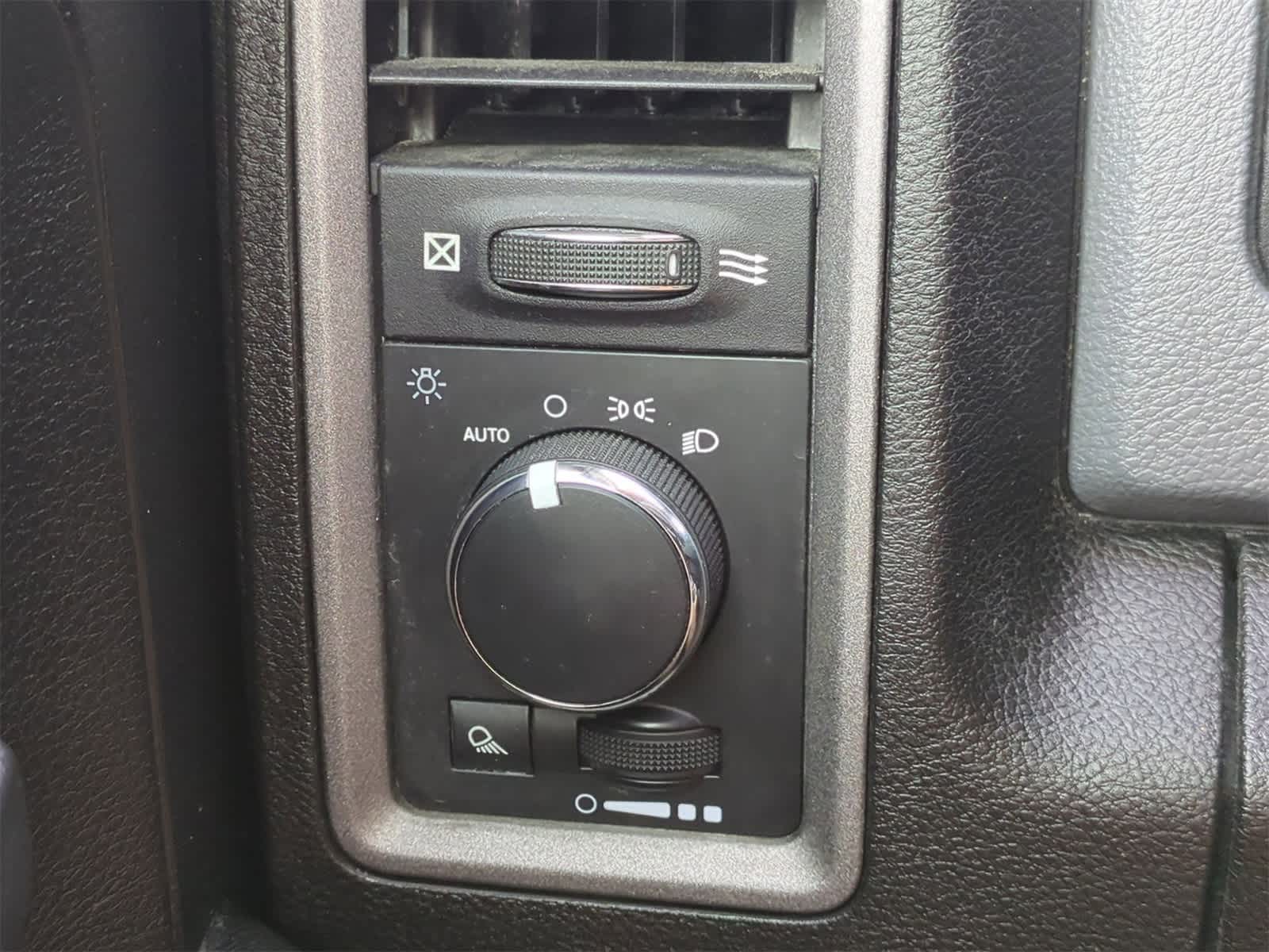 Thumbnail: 2020 RAM 1500 Classic - 16