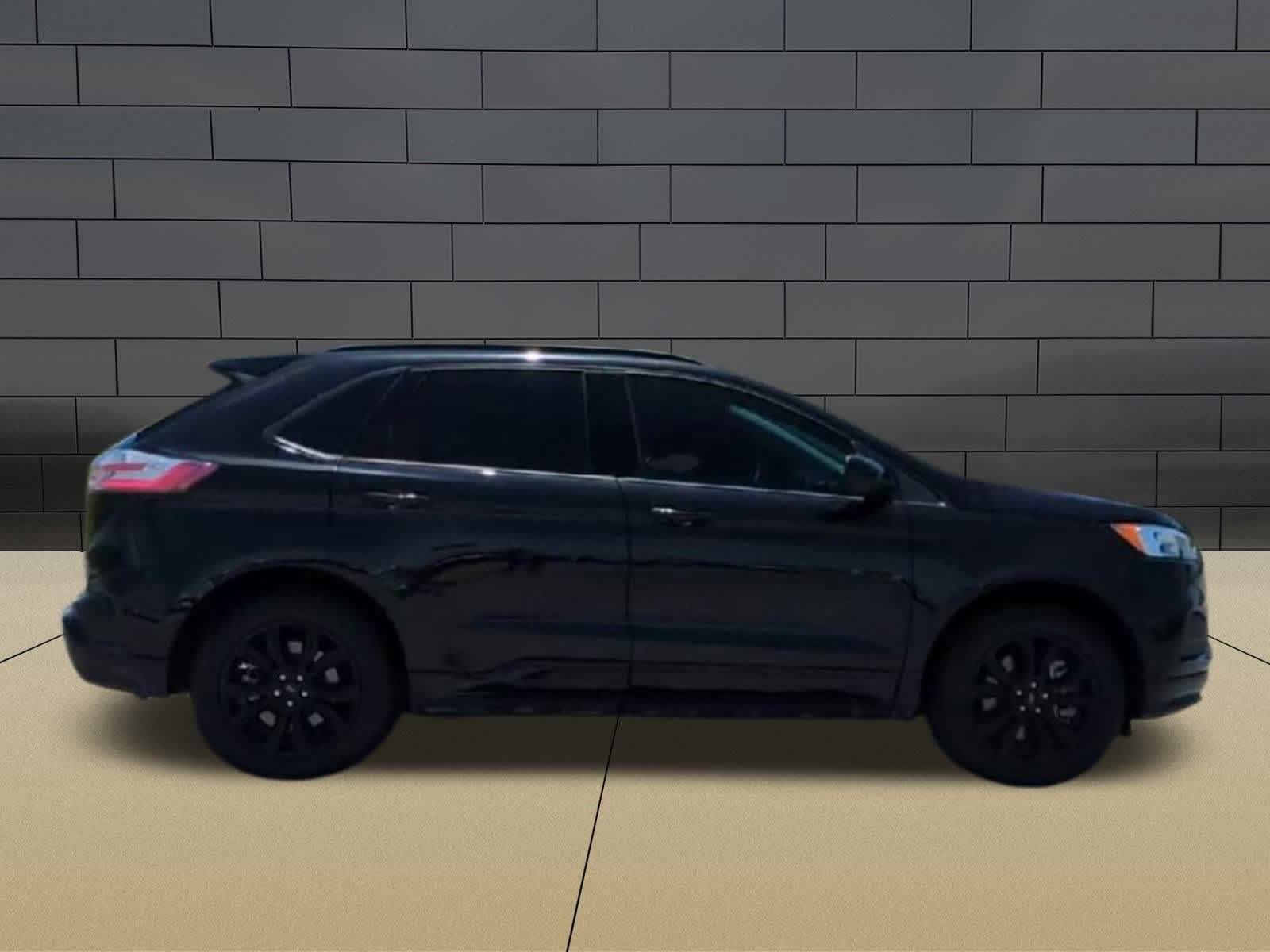 2022 Ford Edge SE photo 3