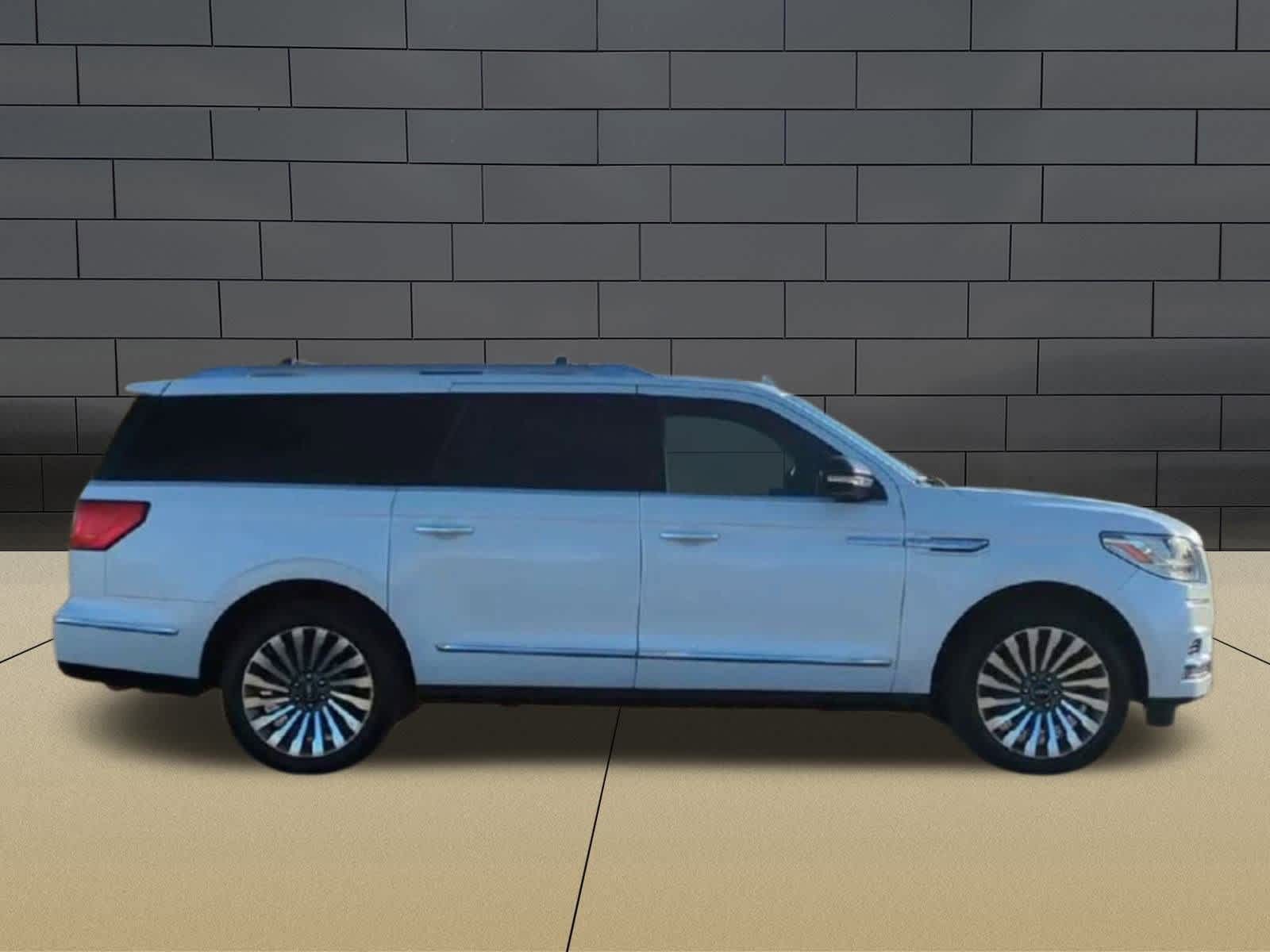 Thumbnail: 2019 Lincoln Navigator L - 9