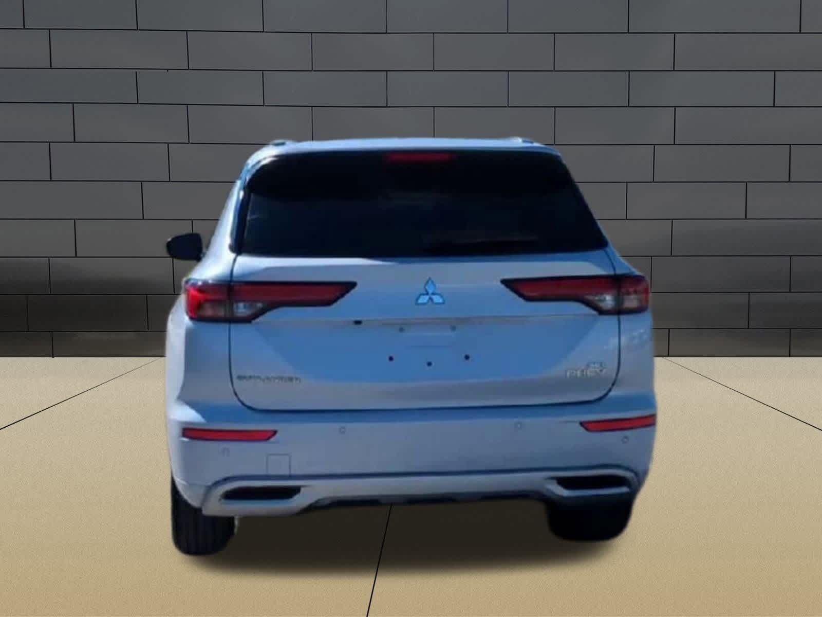 Thumbnail: 2023 Mitsubishi Outlander - 7