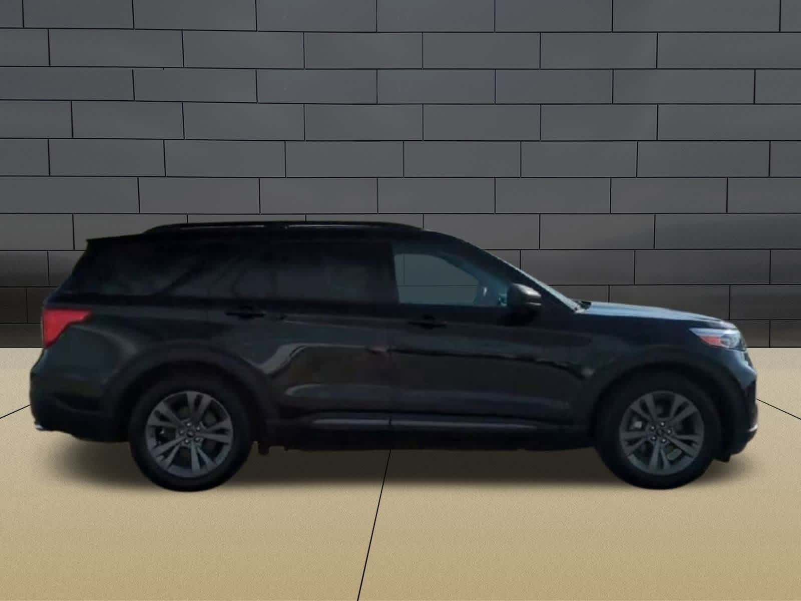 Thumbnail: 2021 Ford Explorer - 9