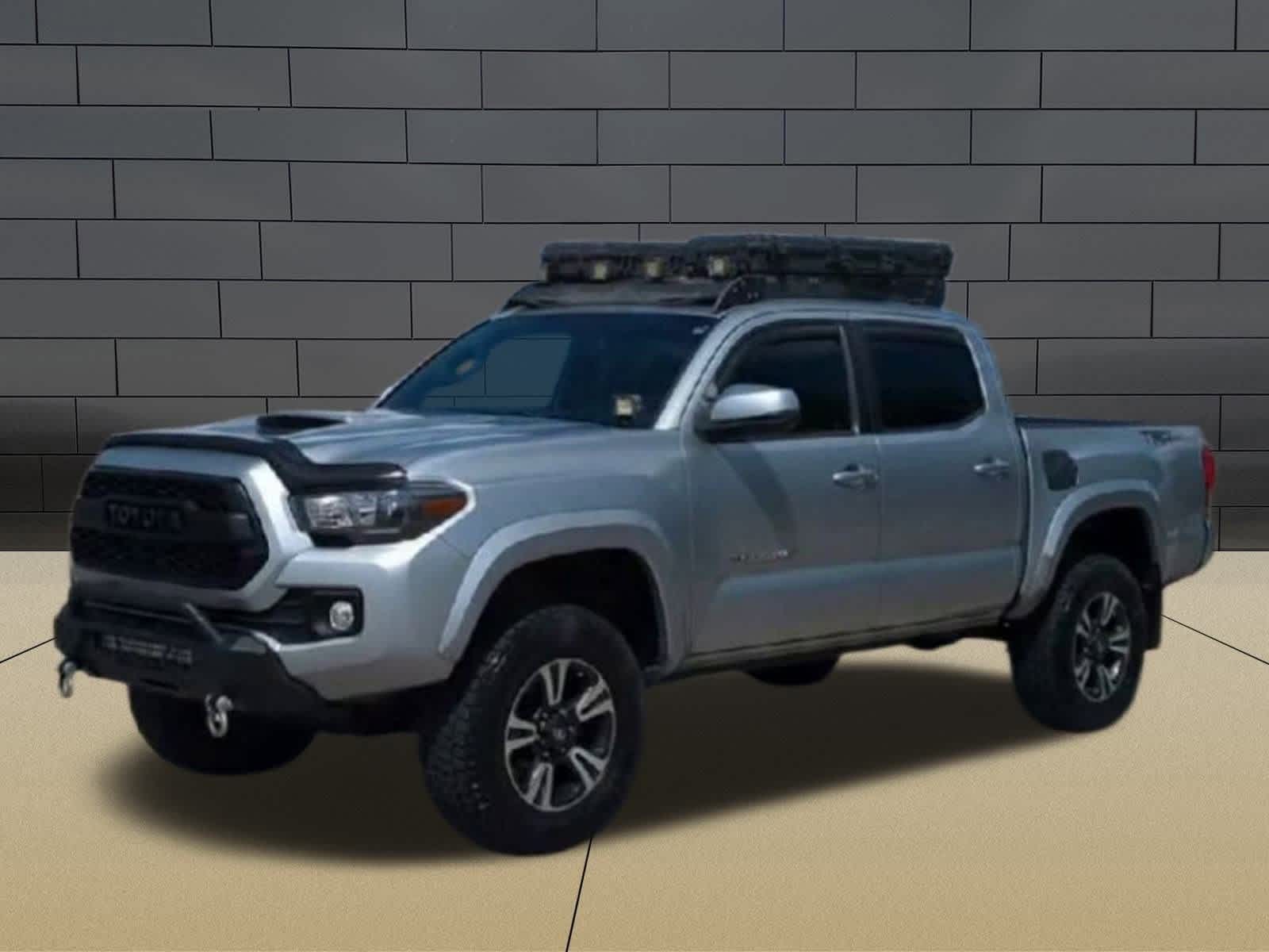 Thumbnail: 2016 Toyota Tacoma - 4