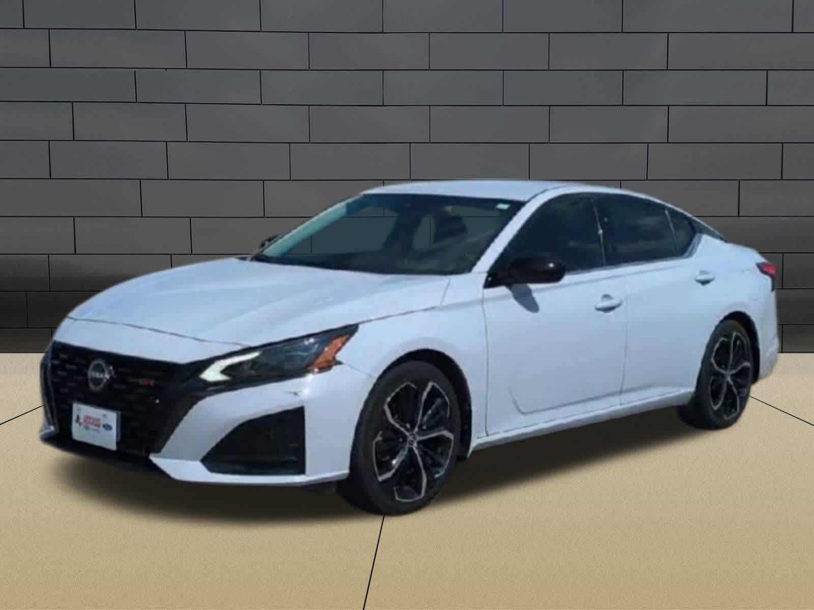 2023 Nissan Altima 2.5 SR photo 4