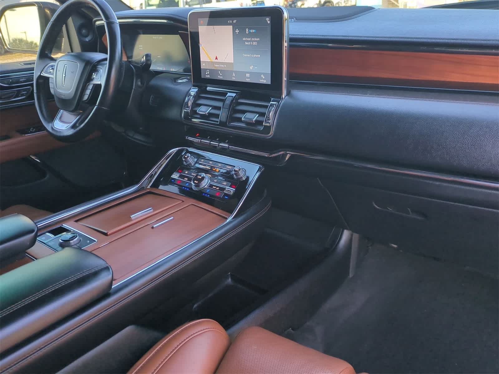 Thumbnail: 2019 Lincoln Navigator L - 29