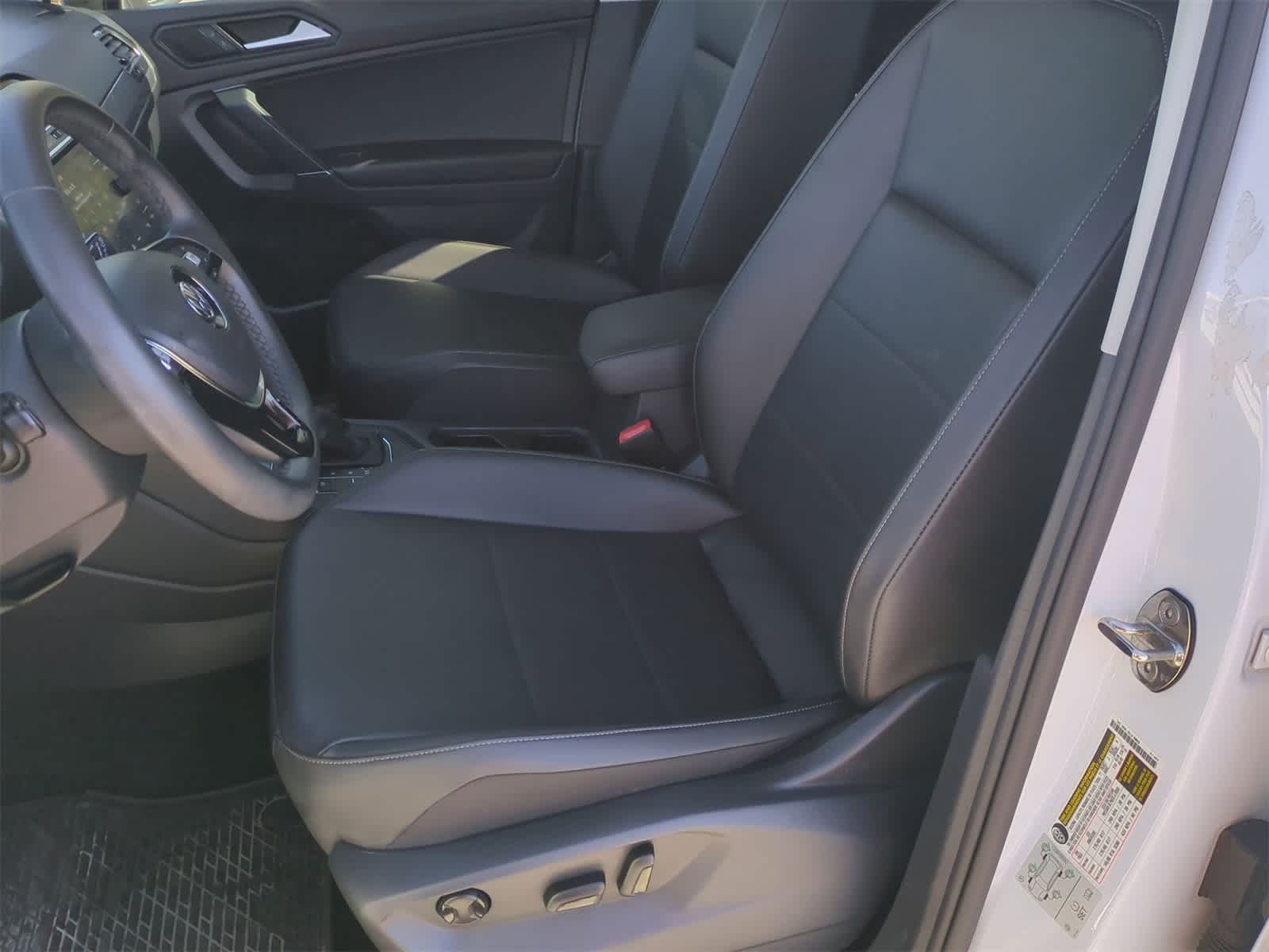 Thumbnail: 2020 Volkswagen Tiguan - 18