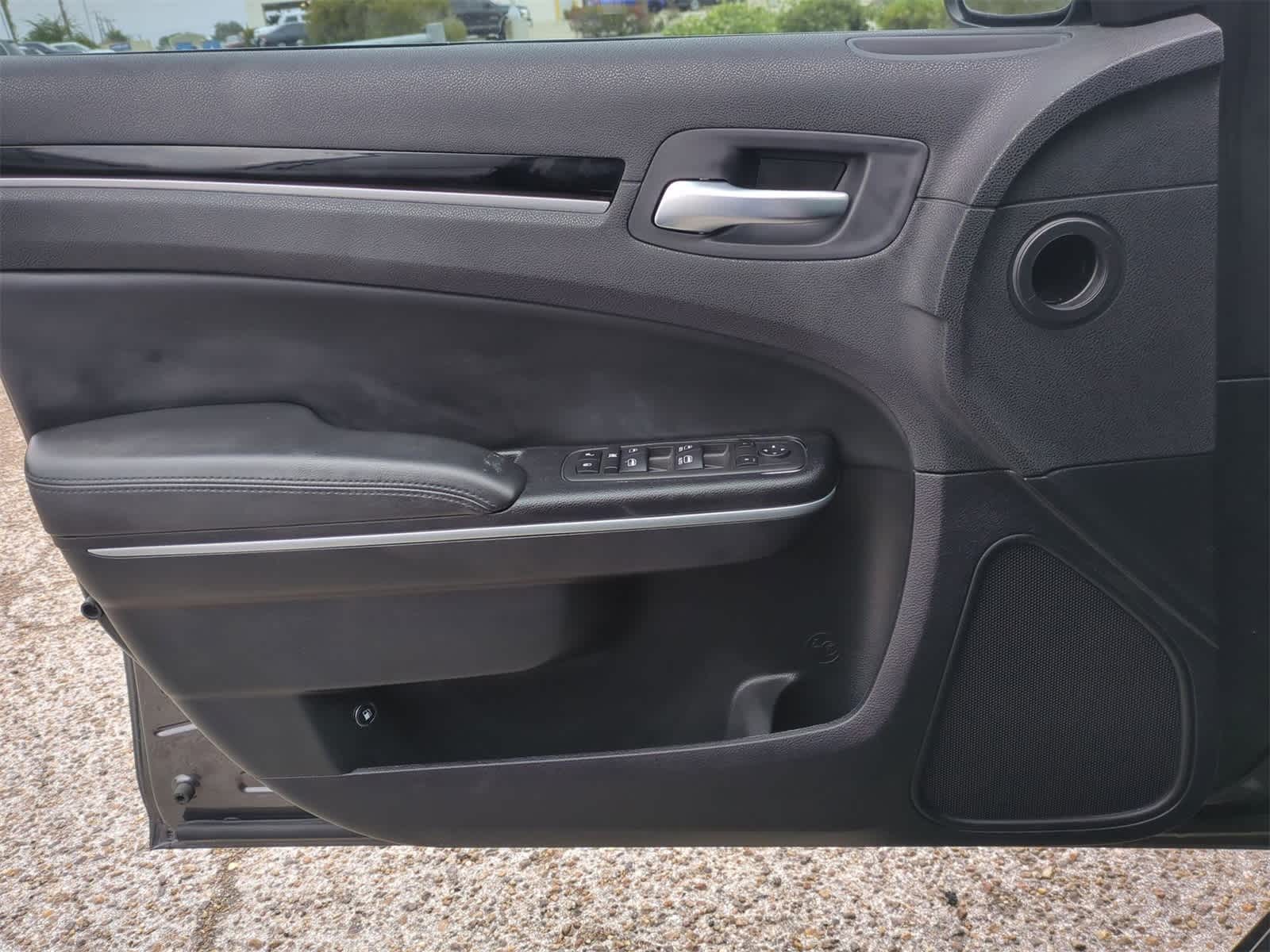 Thumbnail: 2023 Chrysler 300 - 21