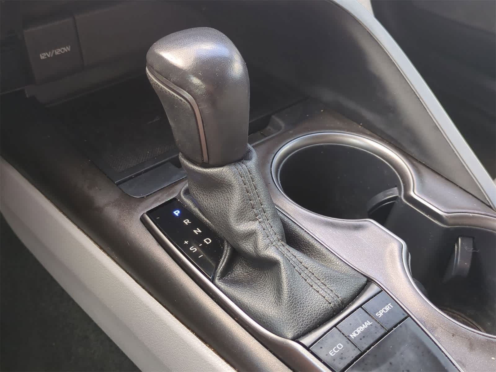 Thumbnail: 2022 Toyota Camry - 15