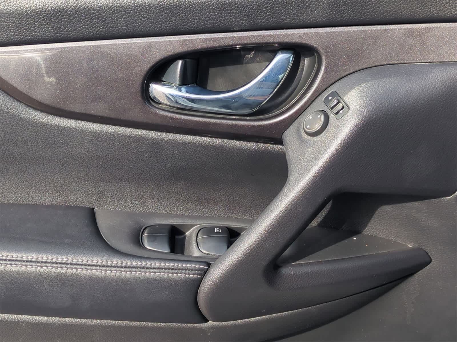 Thumbnail: 2019 Nissan Rogue - 22