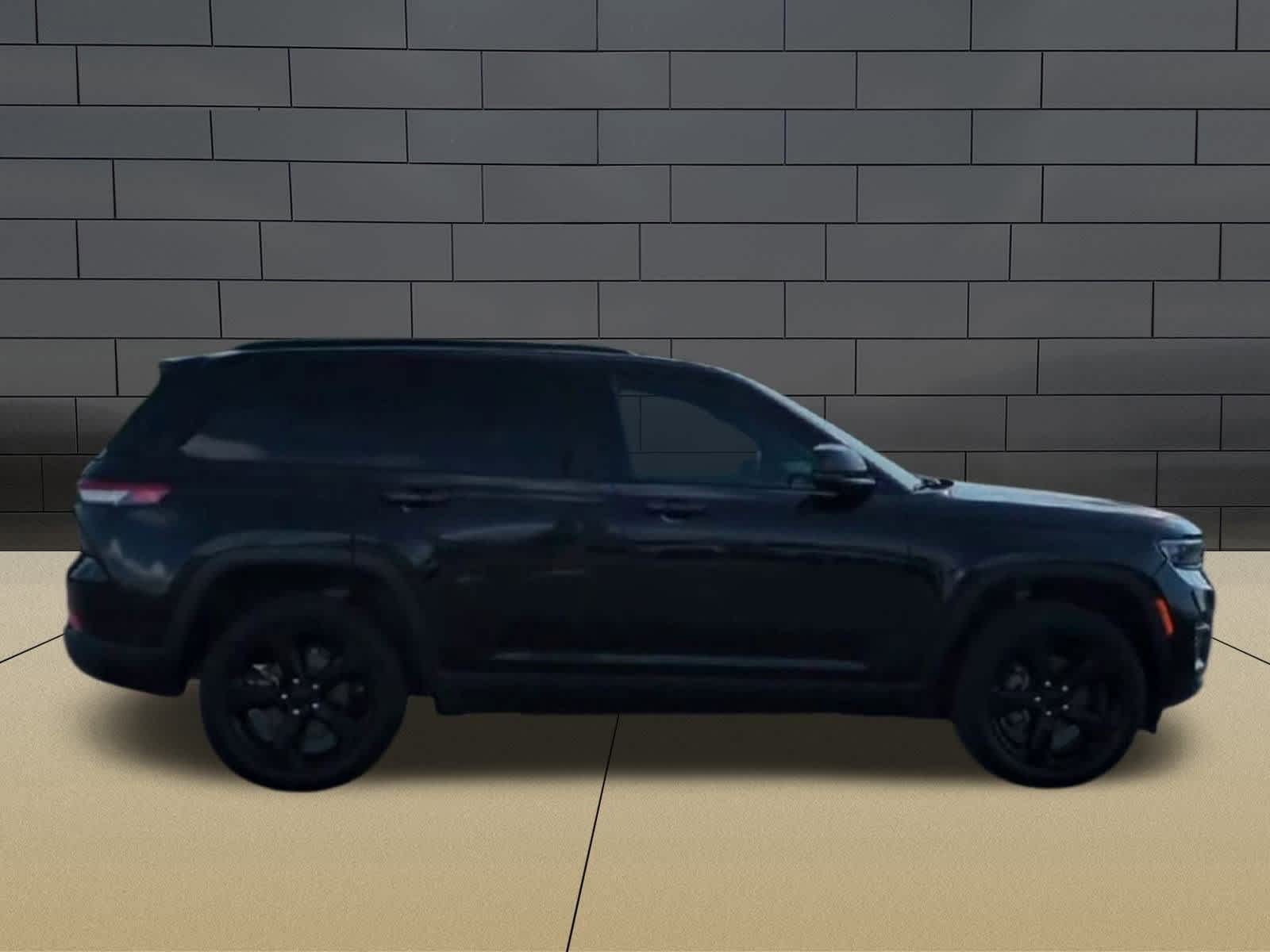 Thumbnail: 2023 Jeep Grand Cherokee - 9