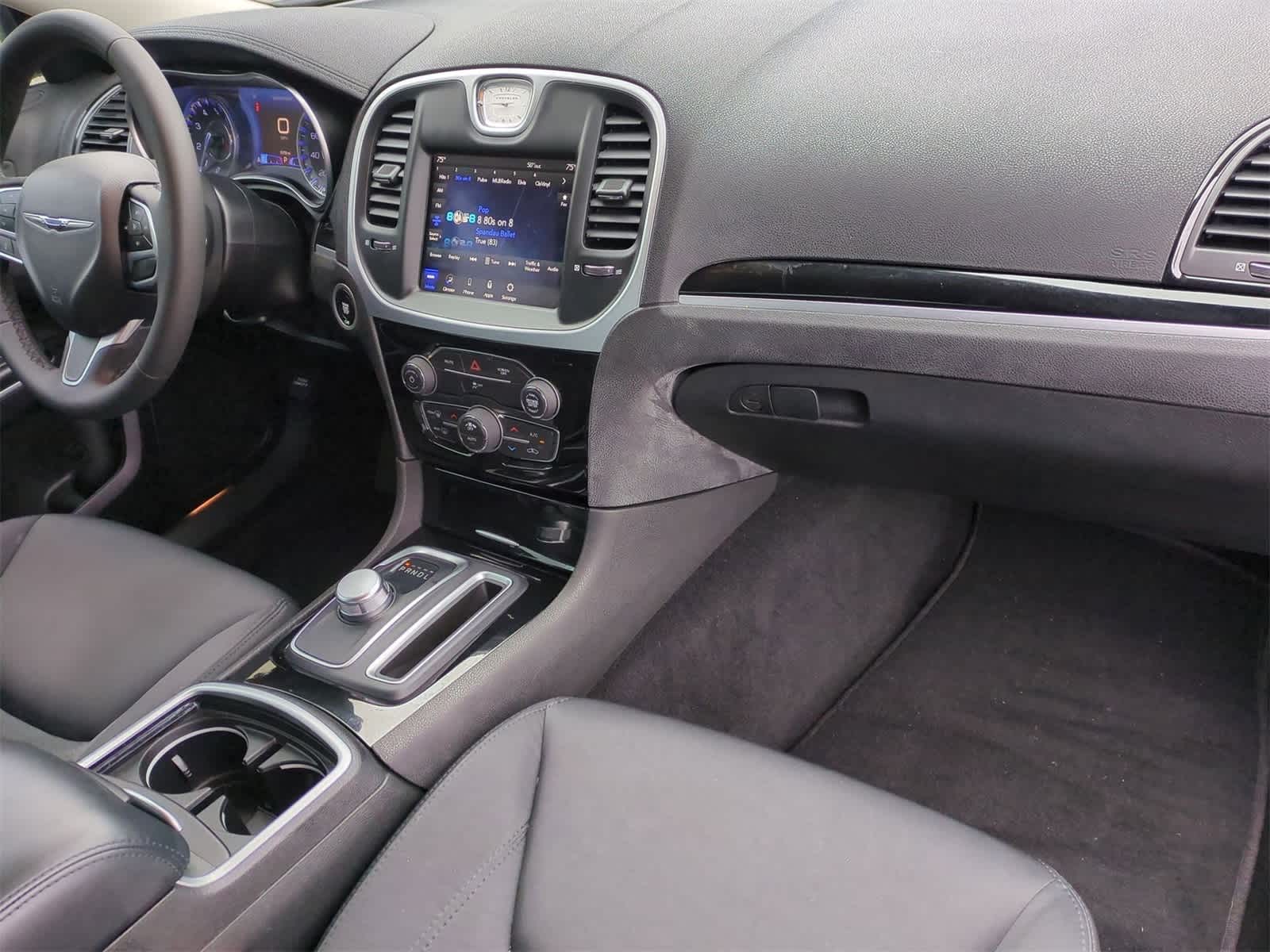 Thumbnail: 2023 Chrysler 300 - 27