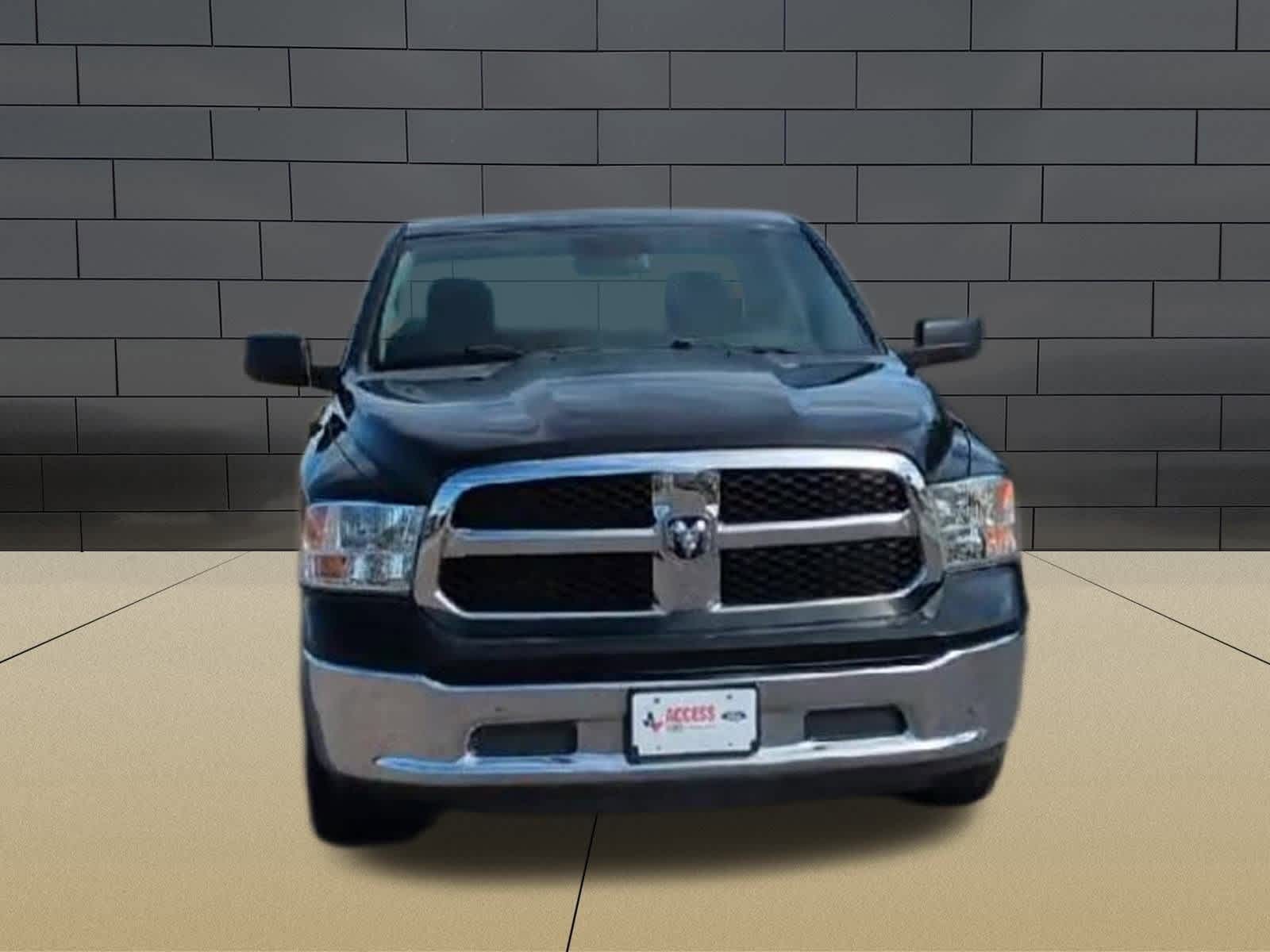 Thumbnail: 2019 RAM 1500 Classic - 3