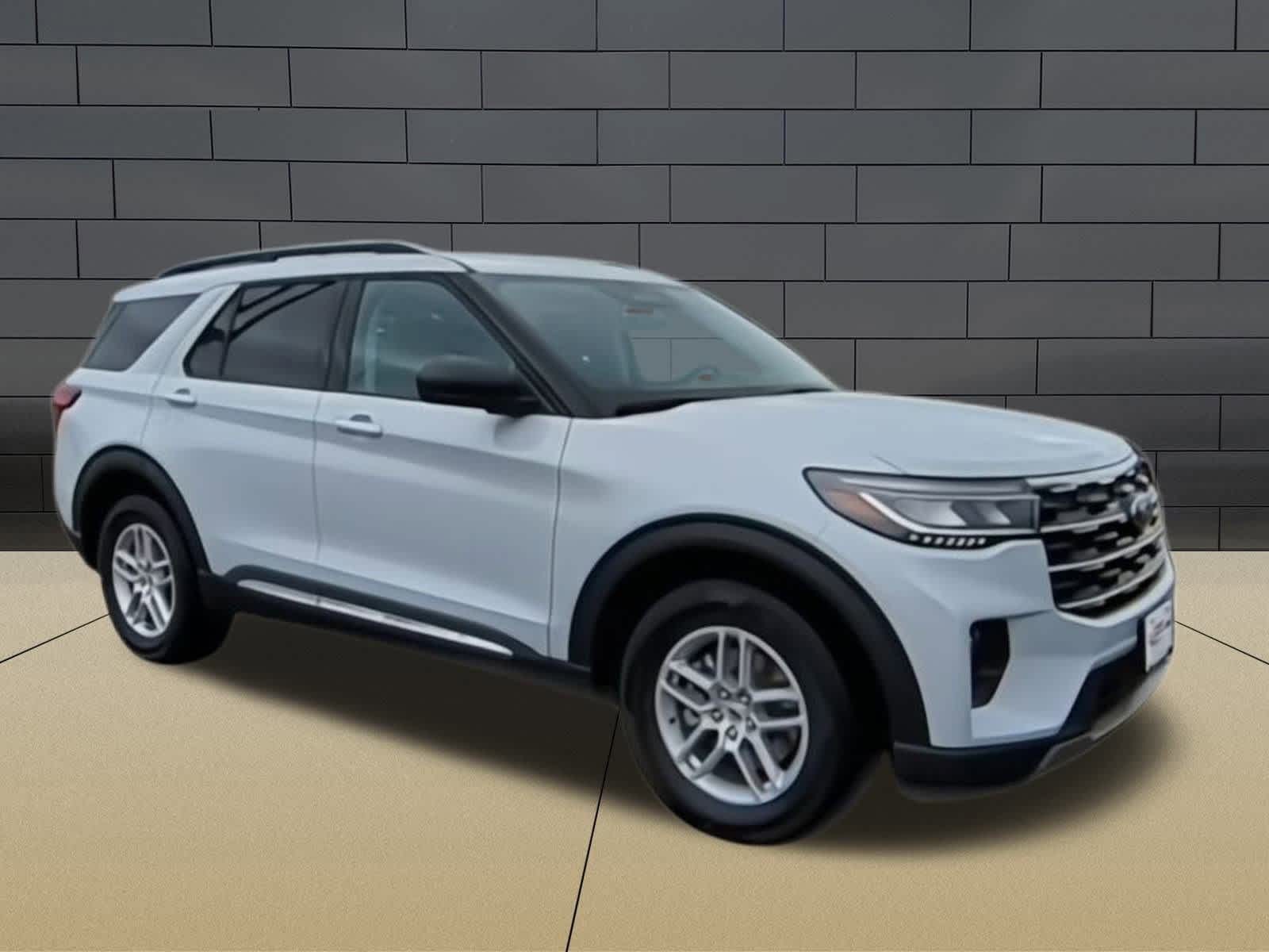 2025 Ford Explorer photo 2