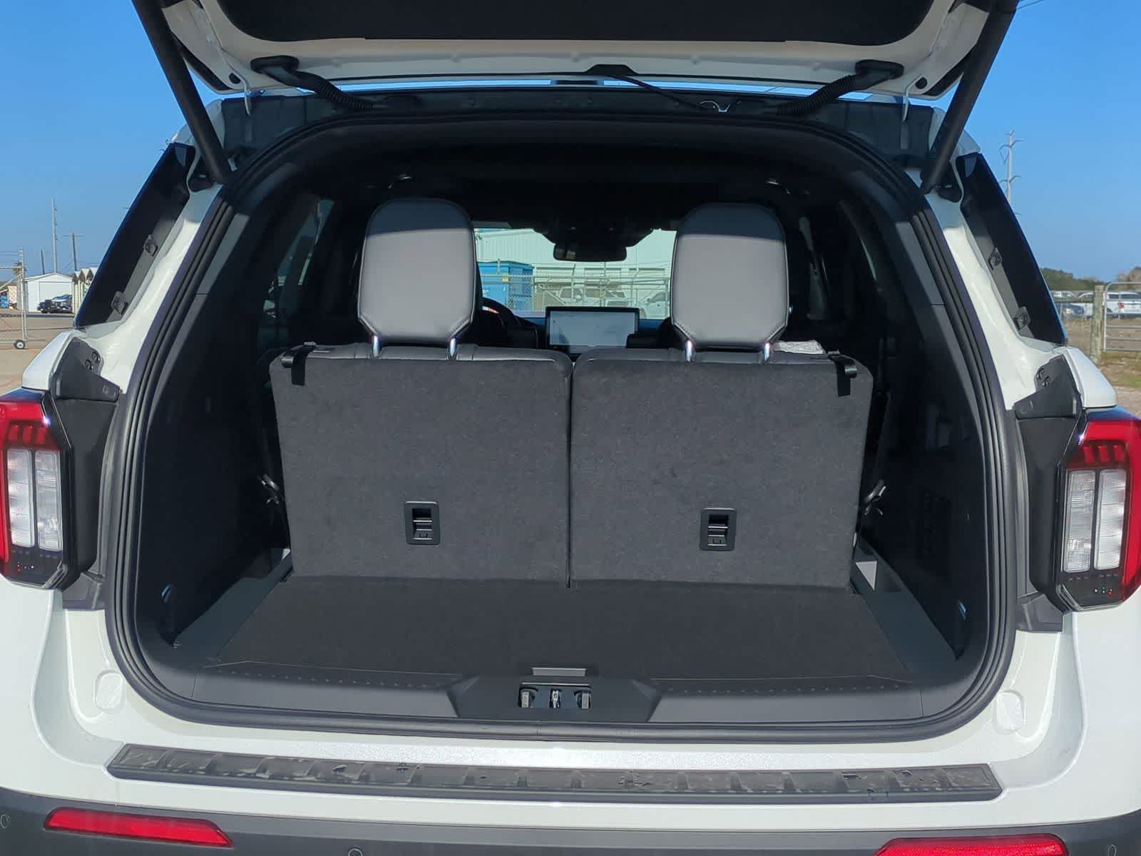 Thumbnail: 2026 Ford Explorer - 26