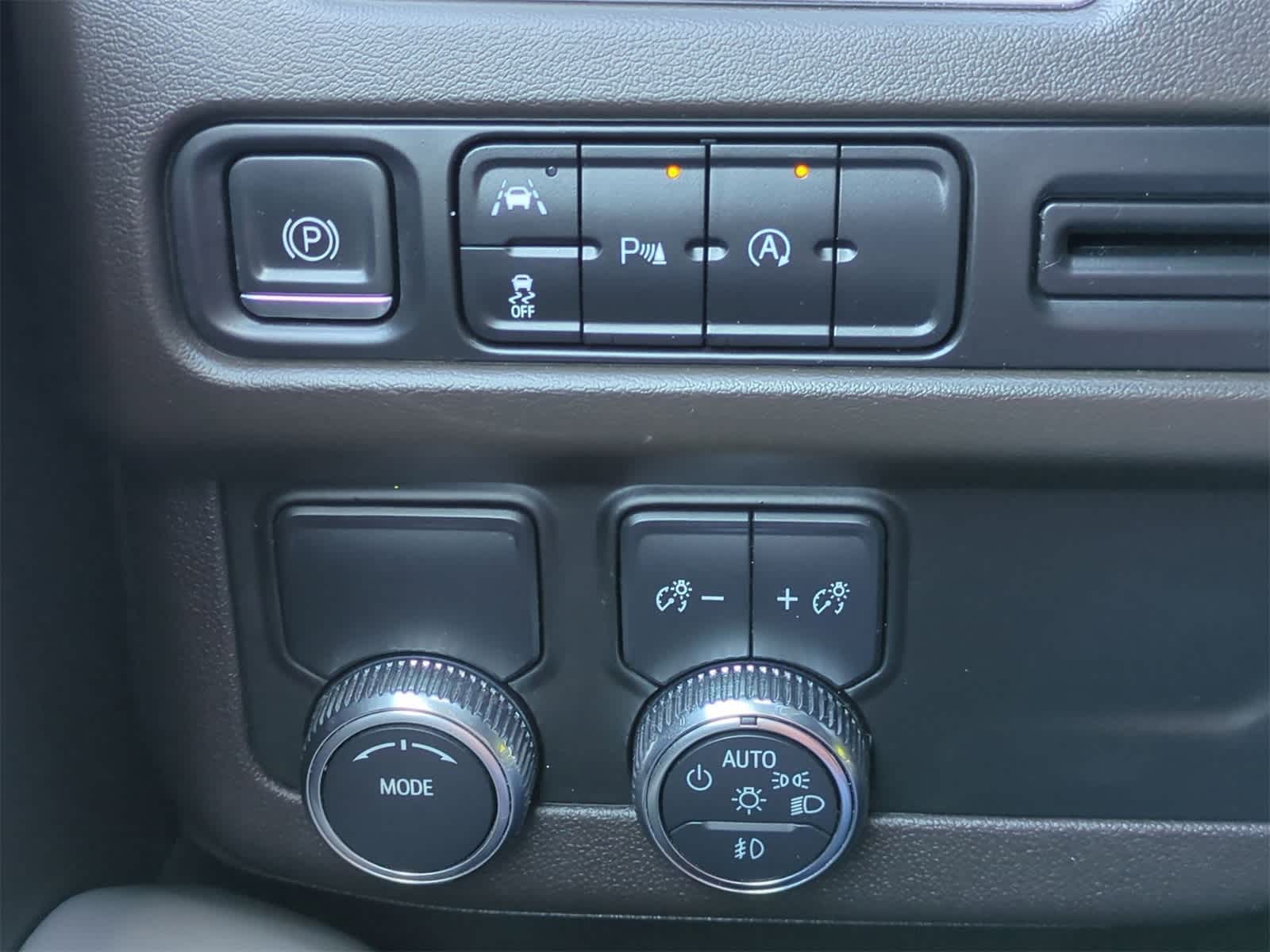 Thumbnail: 2023 GMC Yukon - 17