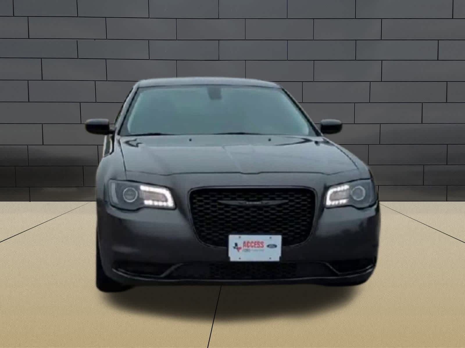 Thumbnail: 2023 Chrysler 300 - 3