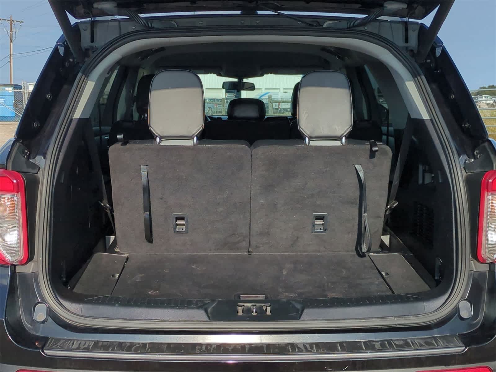 Thumbnail: 2021 Ford Explorer - 25