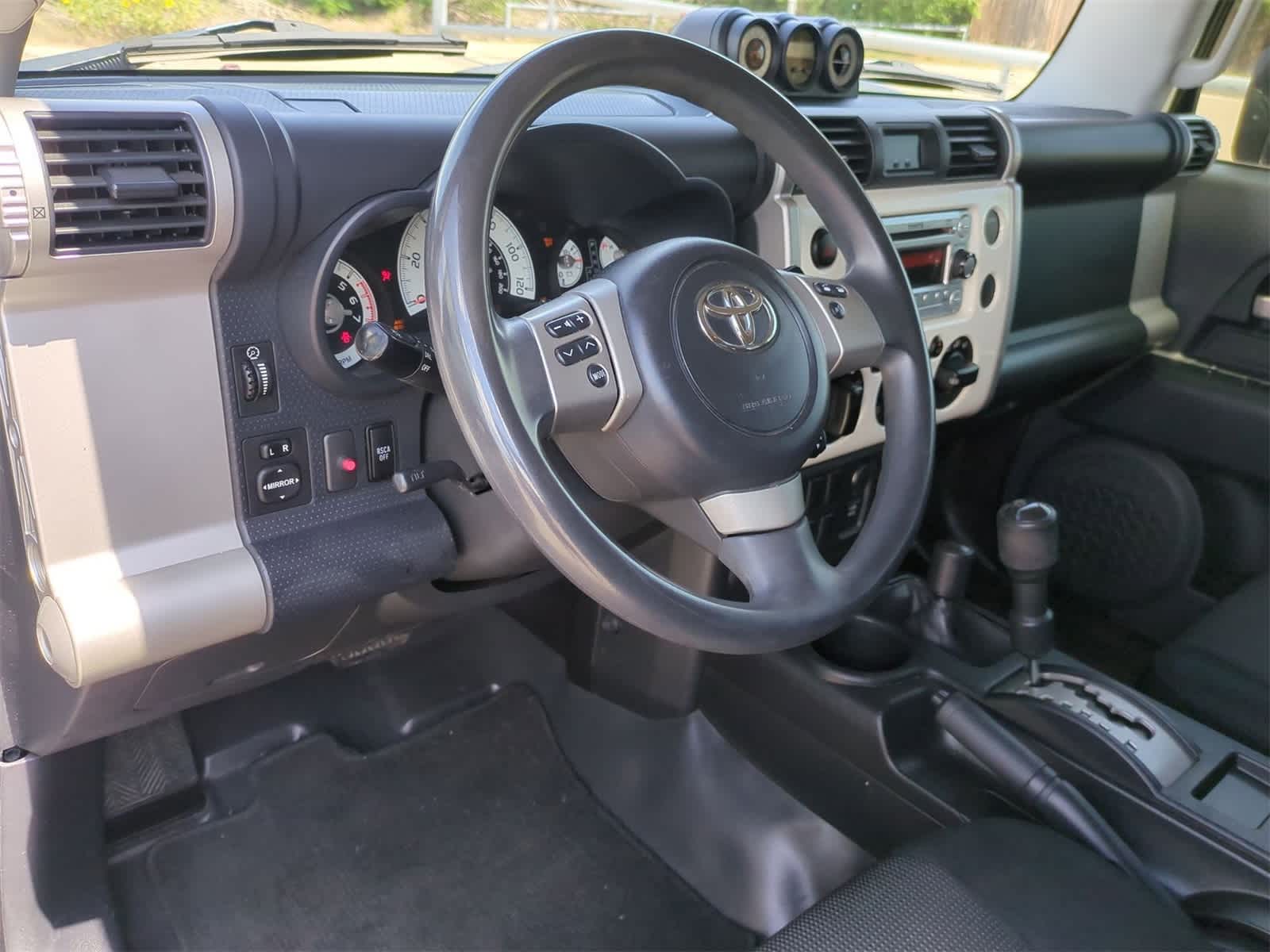 Thumbnail: 2013 Toyota FJ Cruiser - 10