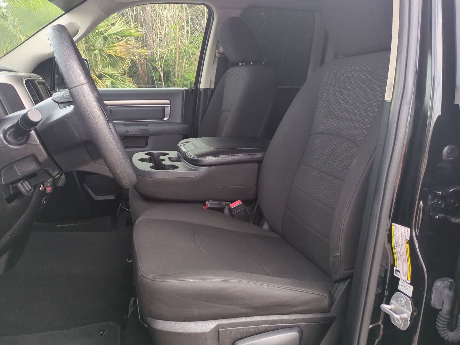 Thumbnail: 2020 RAM 1500 Classic - 17