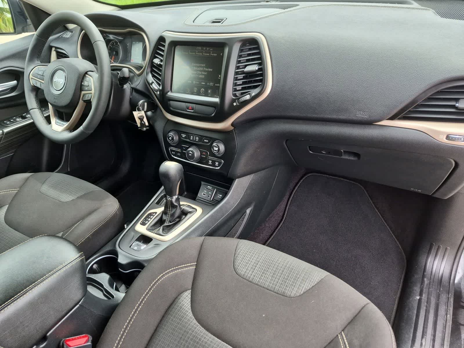 Thumbnail: 2016 Jeep Cherokee - 25