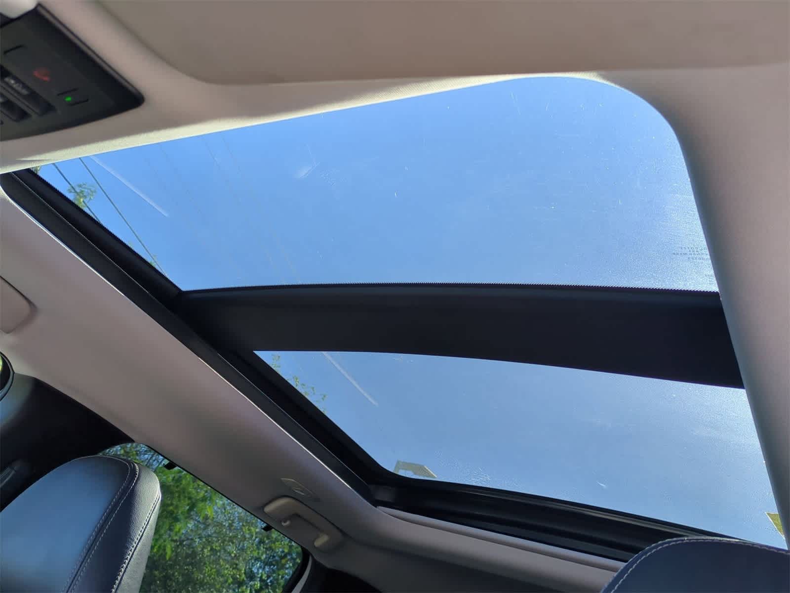 Thumbnail: 2023 Mitsubishi Outlander - 19