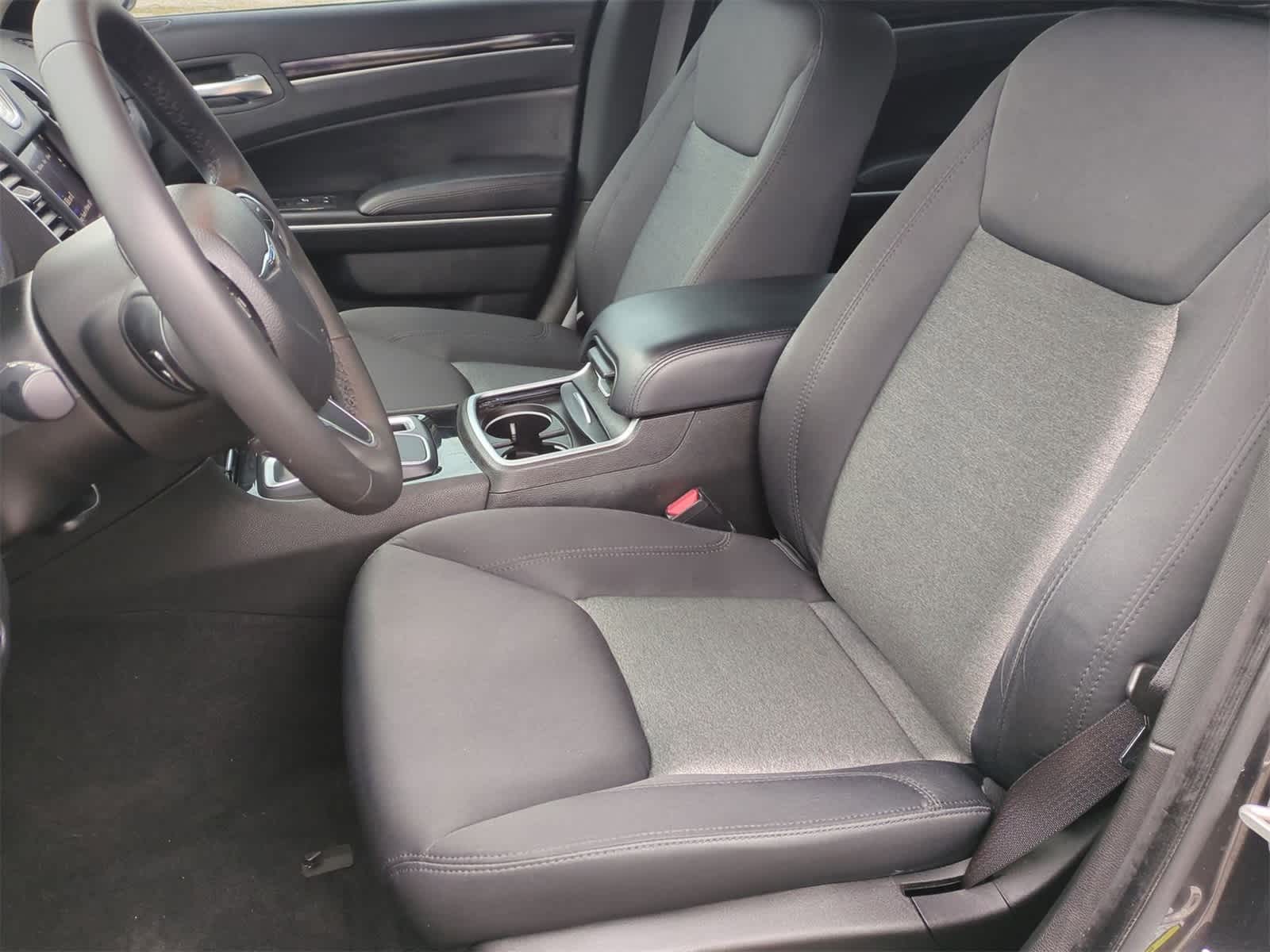 Thumbnail: 2023 Chrysler 300 - 18