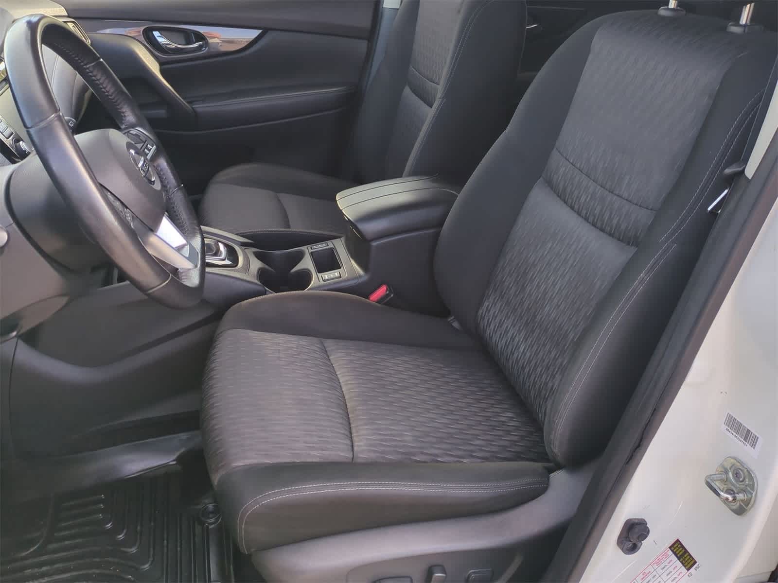 Thumbnail: 2019 Nissan Rogue - 18