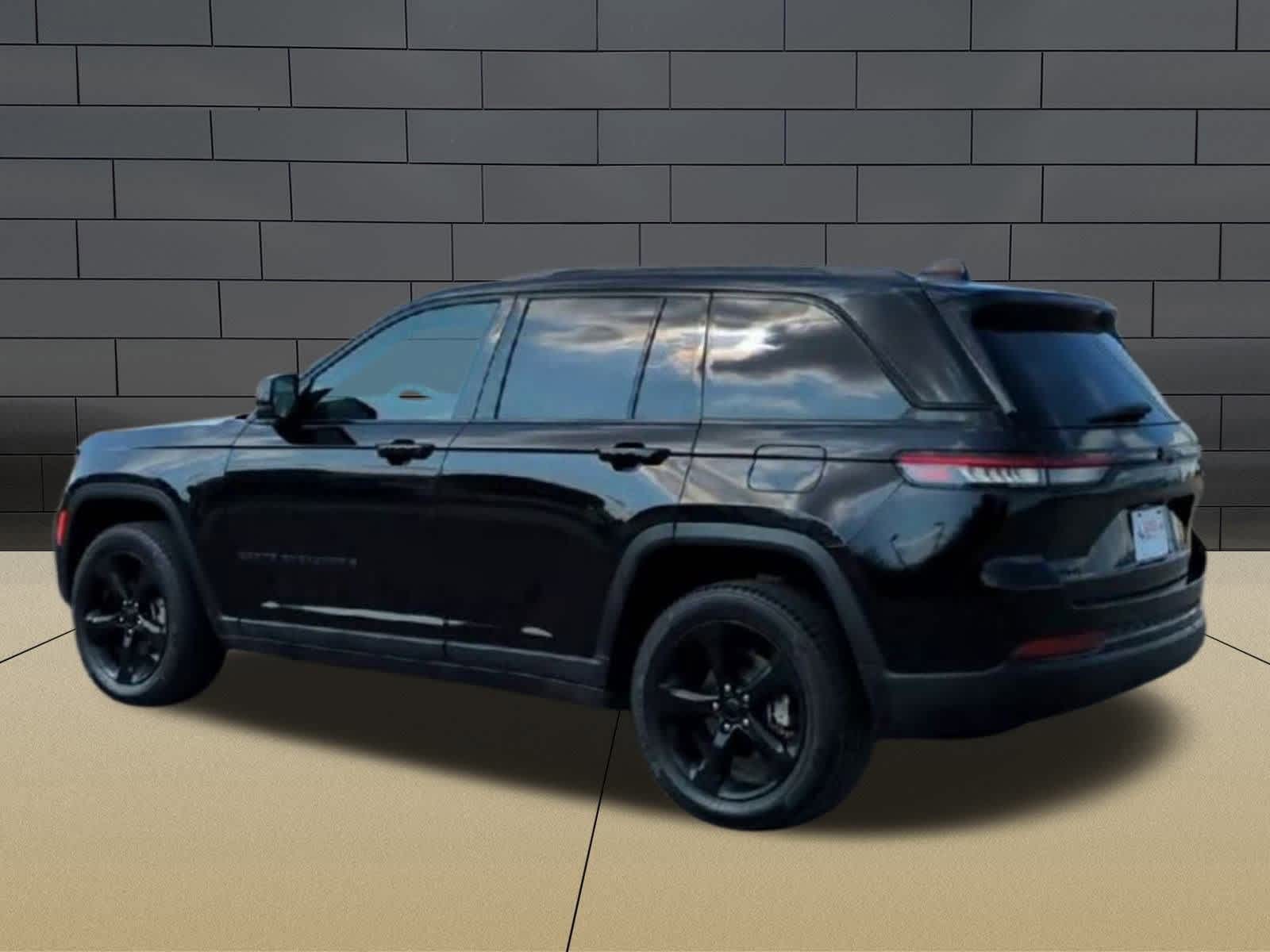 Thumbnail: 2023 Jeep Grand Cherokee - 6