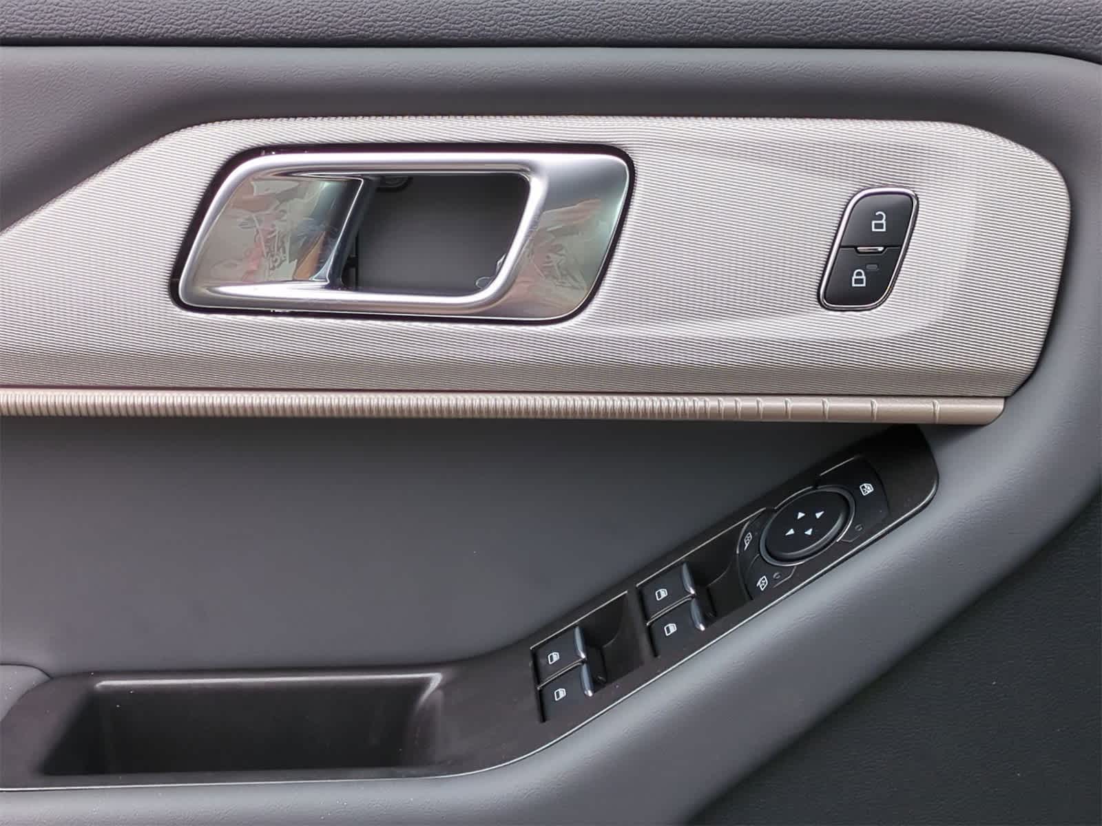 Thumbnail: 2025 Ford Explorer - 23