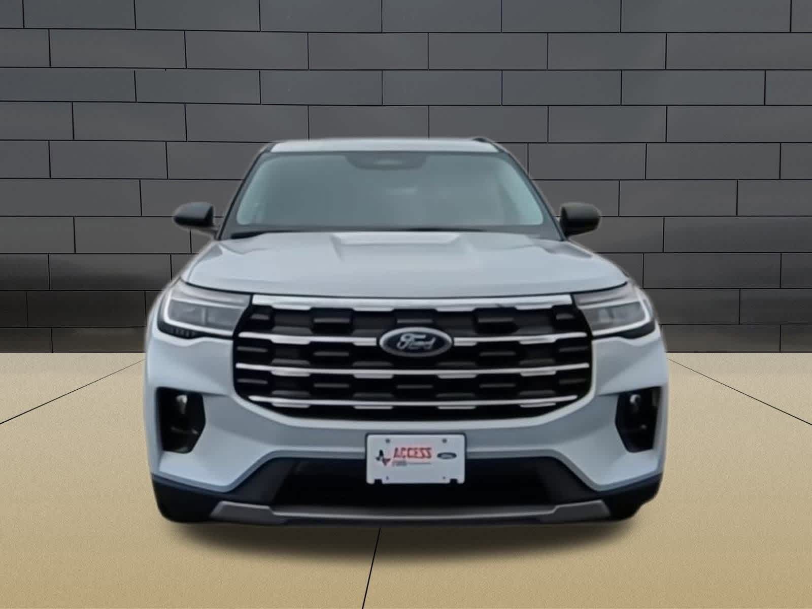 2025 Ford Explorer photo 3