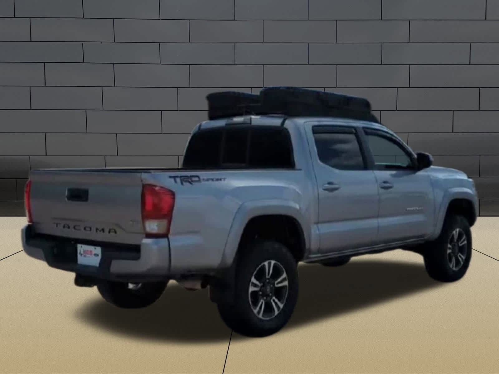 Thumbnail: 2016 Toyota Tacoma - 8