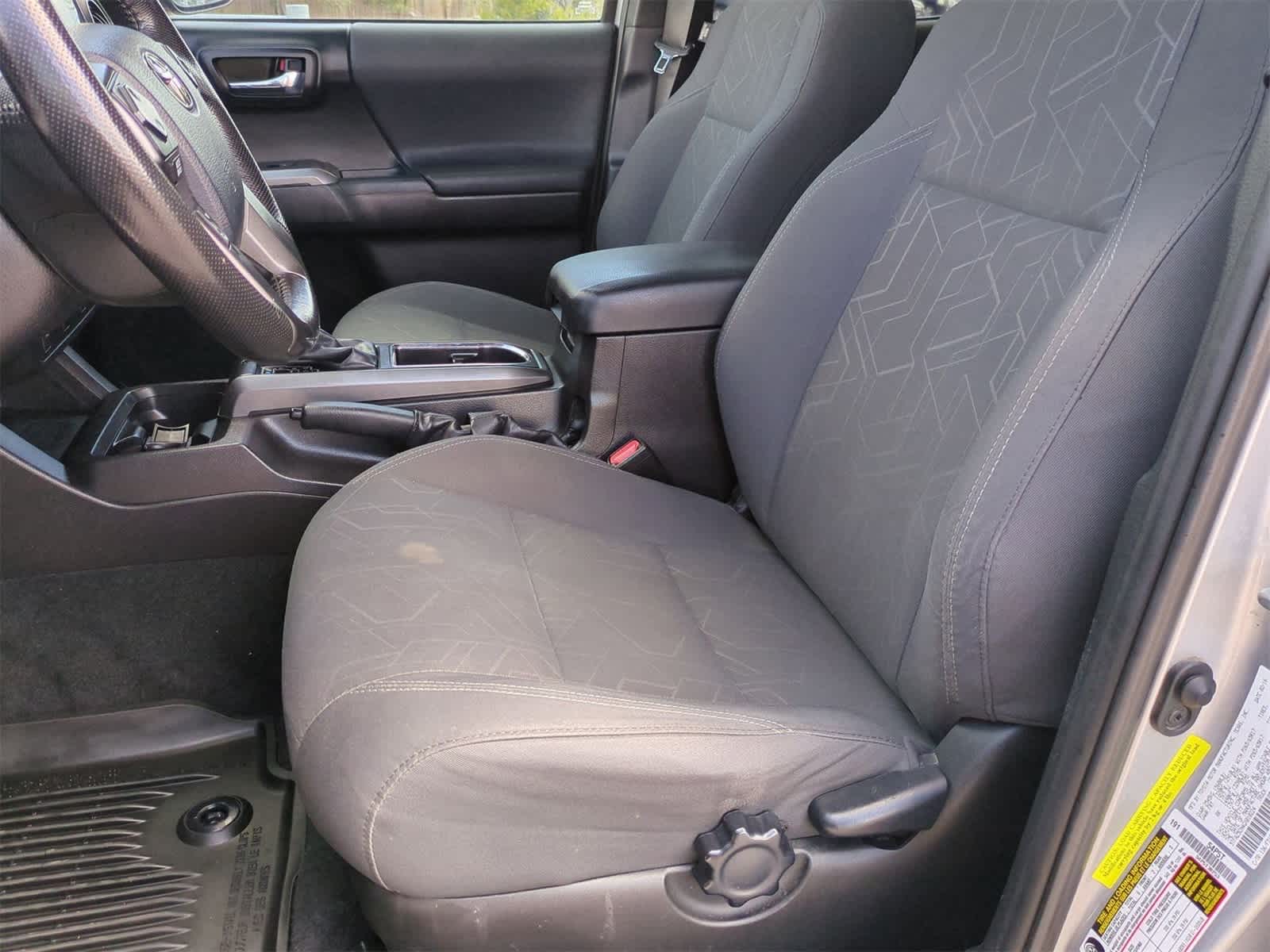 Thumbnail: 2016 Toyota Tacoma - 18