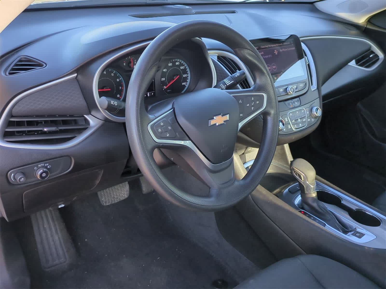 Thumbnail: 2022 Chevrolet Malibu - 10