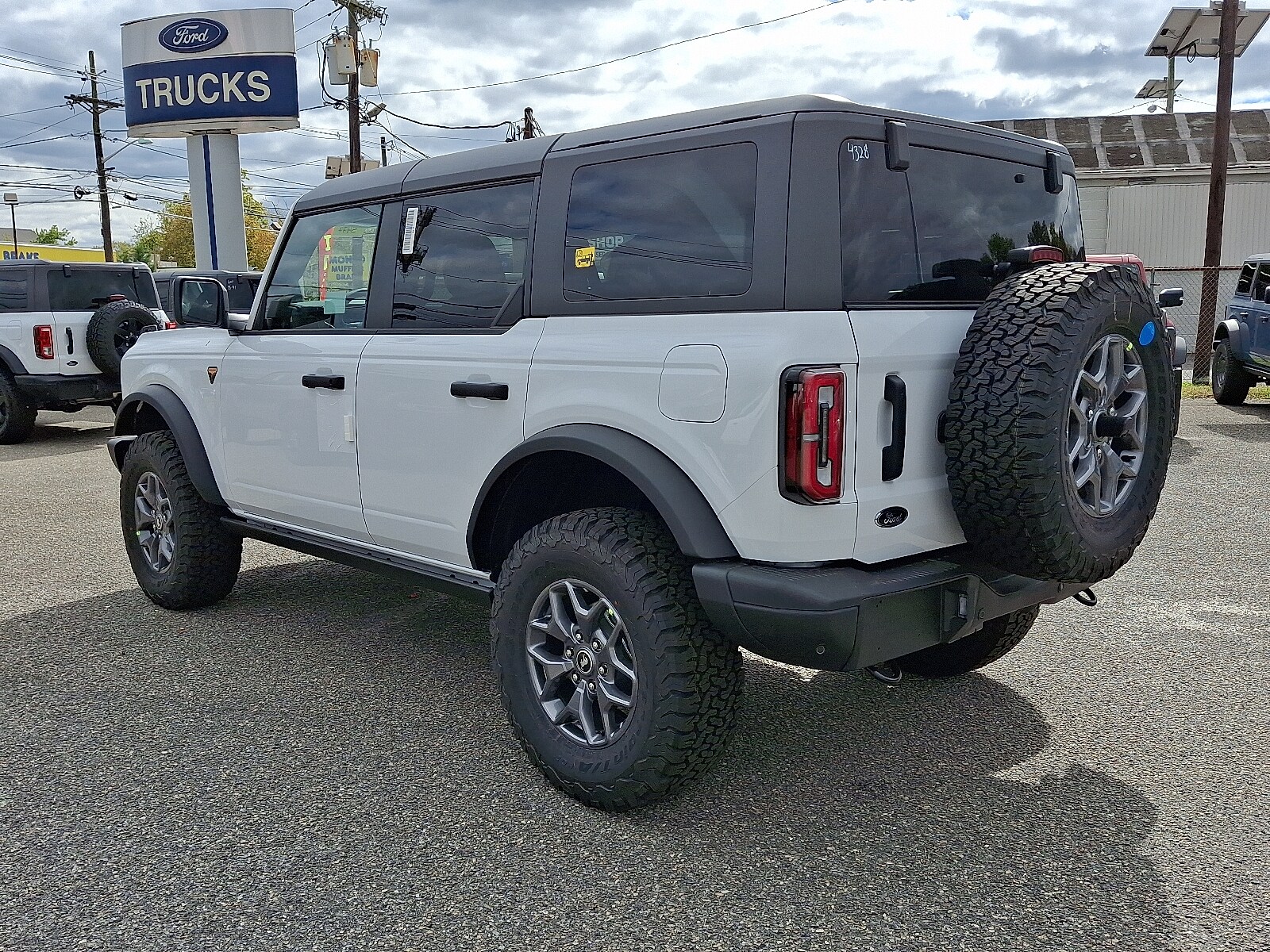 2025 Ford Bronco Badlands photo 3