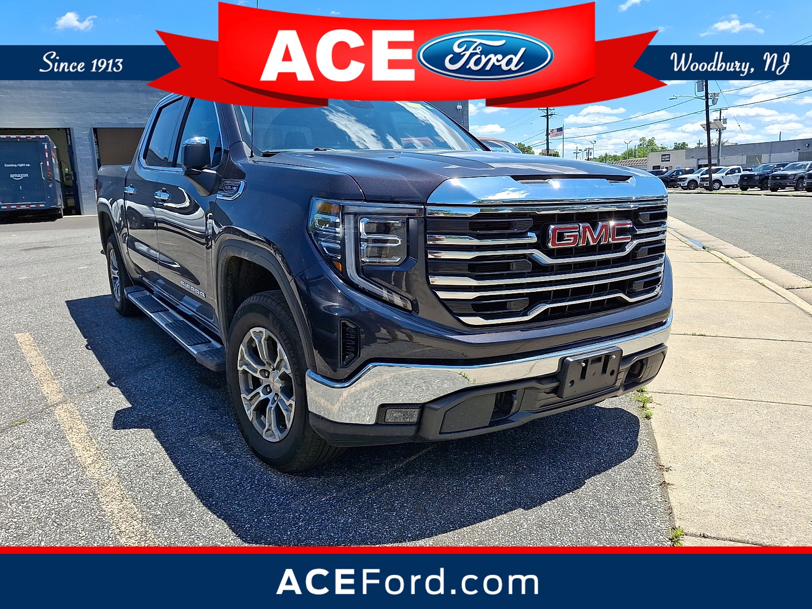 2025 GMC Sierra 4WD Crew Cab Short Box SLT's photo