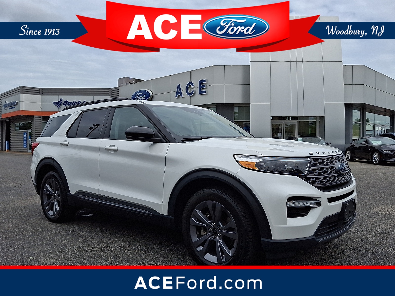 2023 Ford Explorer XLT 4WD's photo