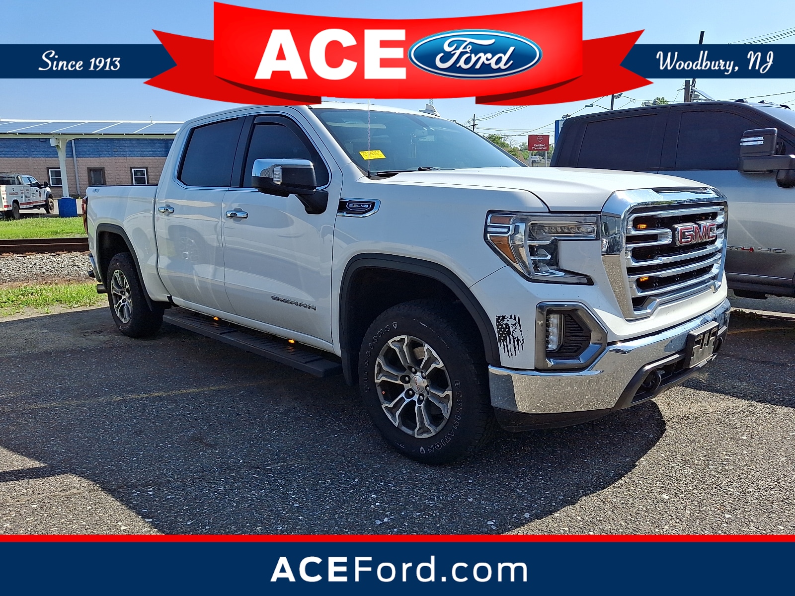 2019 GMC Sierra 4WD Crew Cab Short Box SLT's photo
