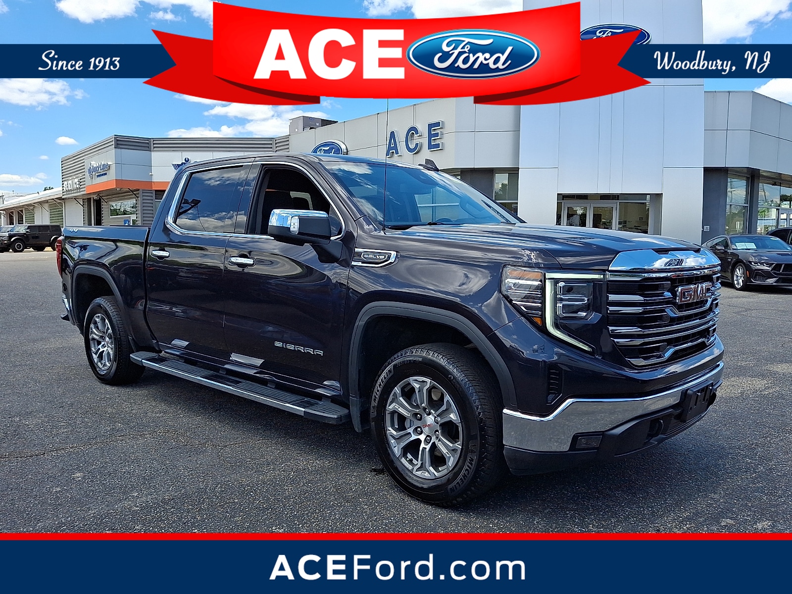 2025 GMC Sierra 4WD Crew Cab Short Box SLT's photo