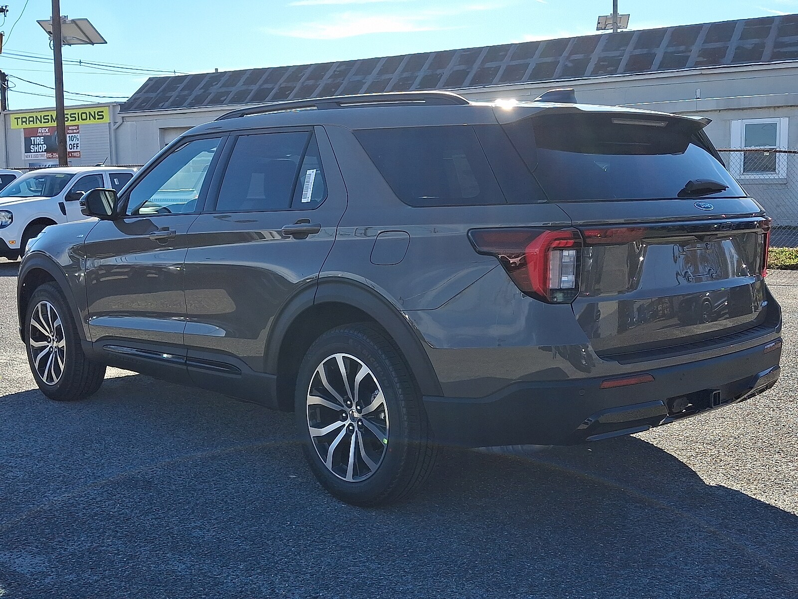 2026 Ford Explorer ST-Line photo 4