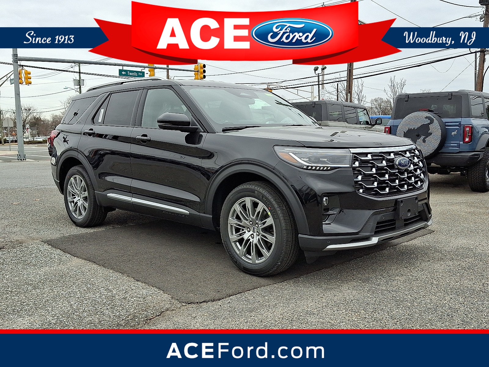 2026 Ford Explorer Platinum's photo