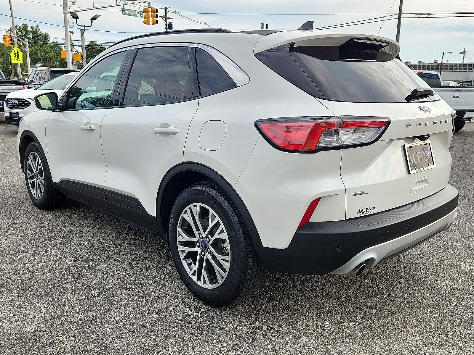 2022 Ford Escape SEL photo 2