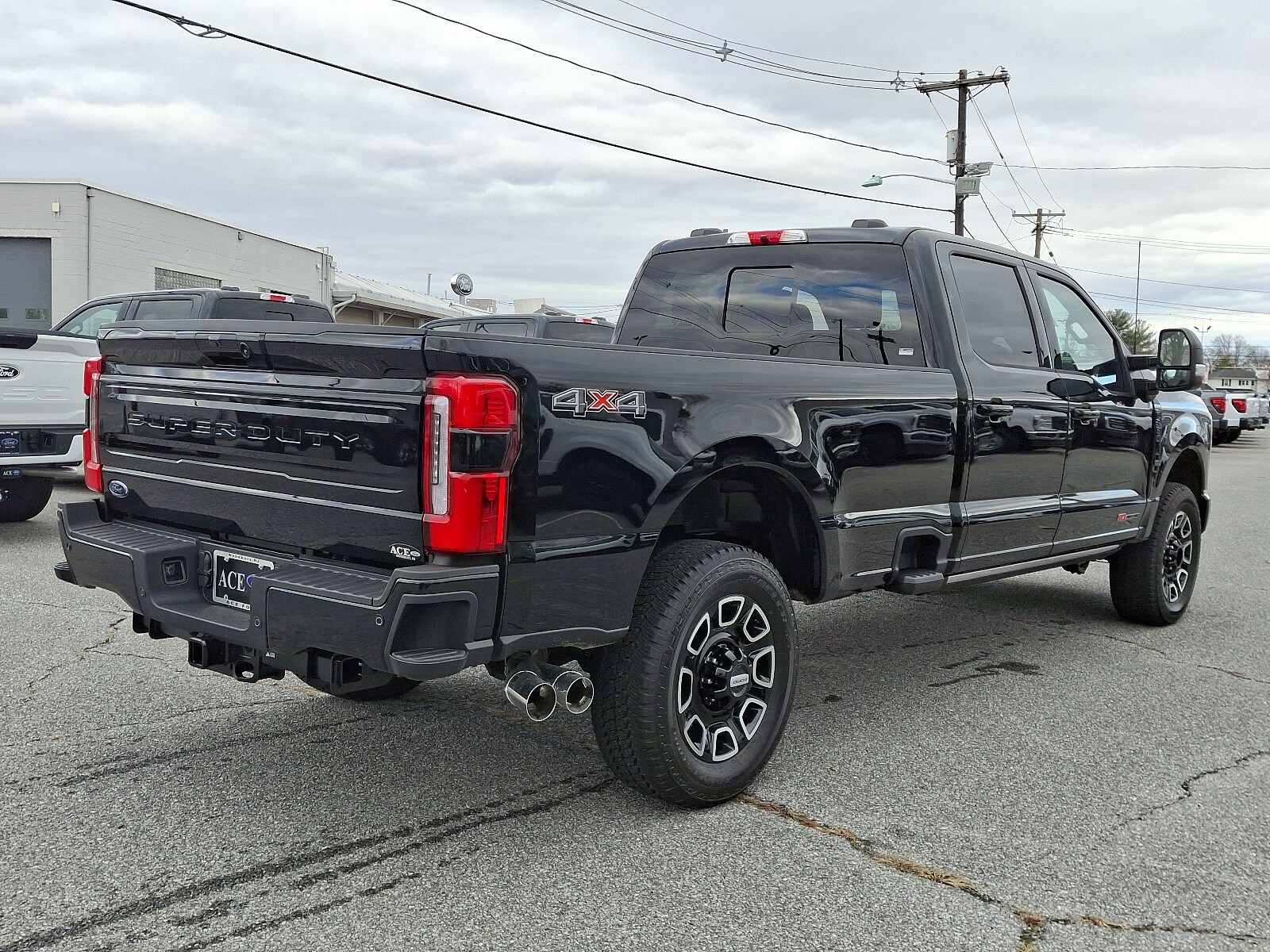2025 Ford F-350 Platinum photo 4