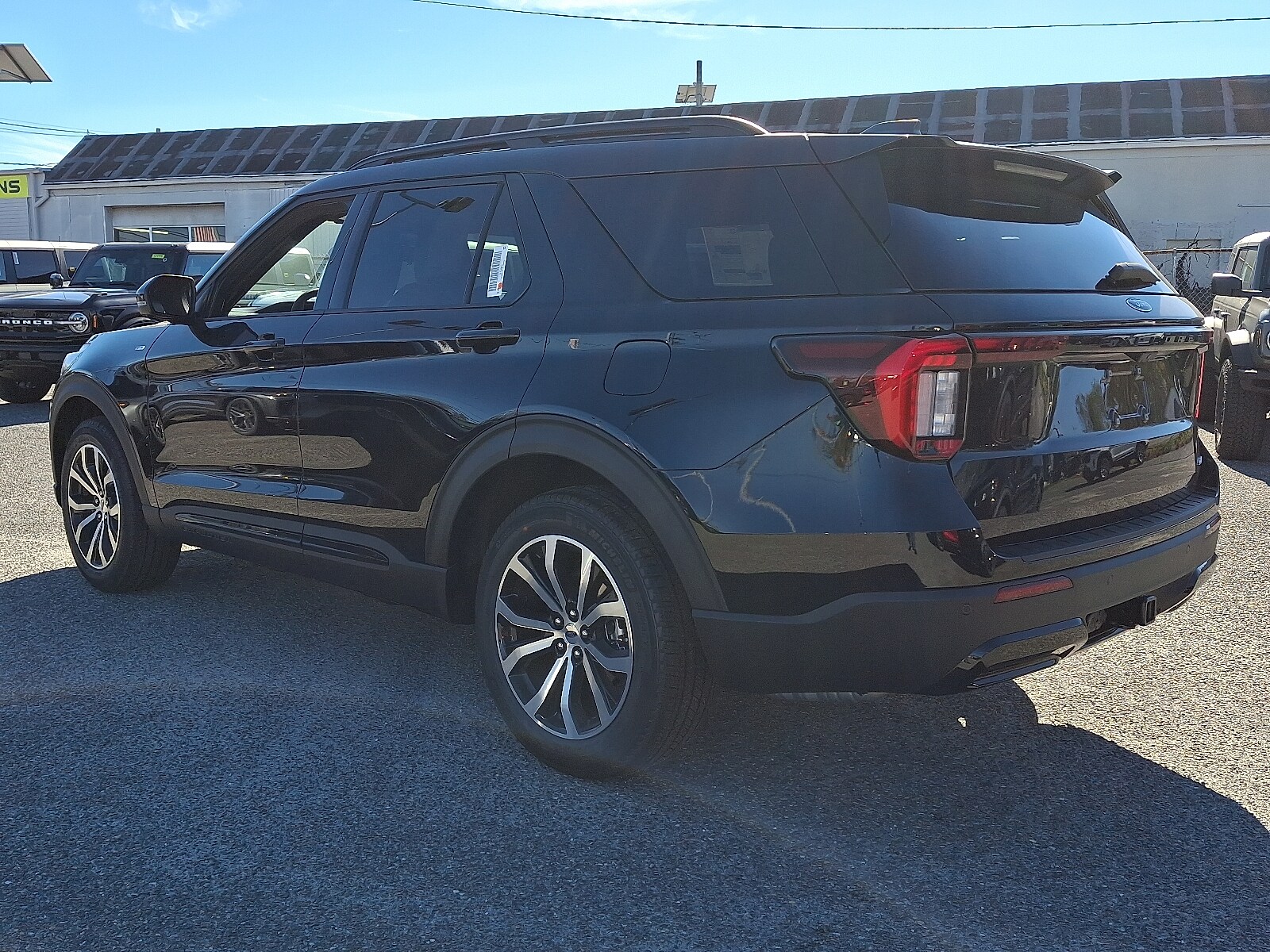 2026 Ford Explorer ST-Line photo 3
