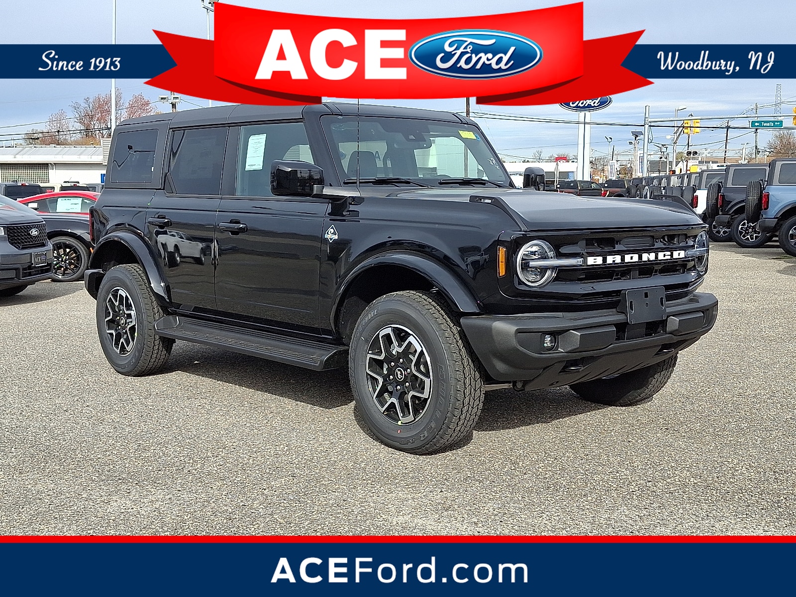2025 Ford Bronco 4-Door Outer Banks's photo
