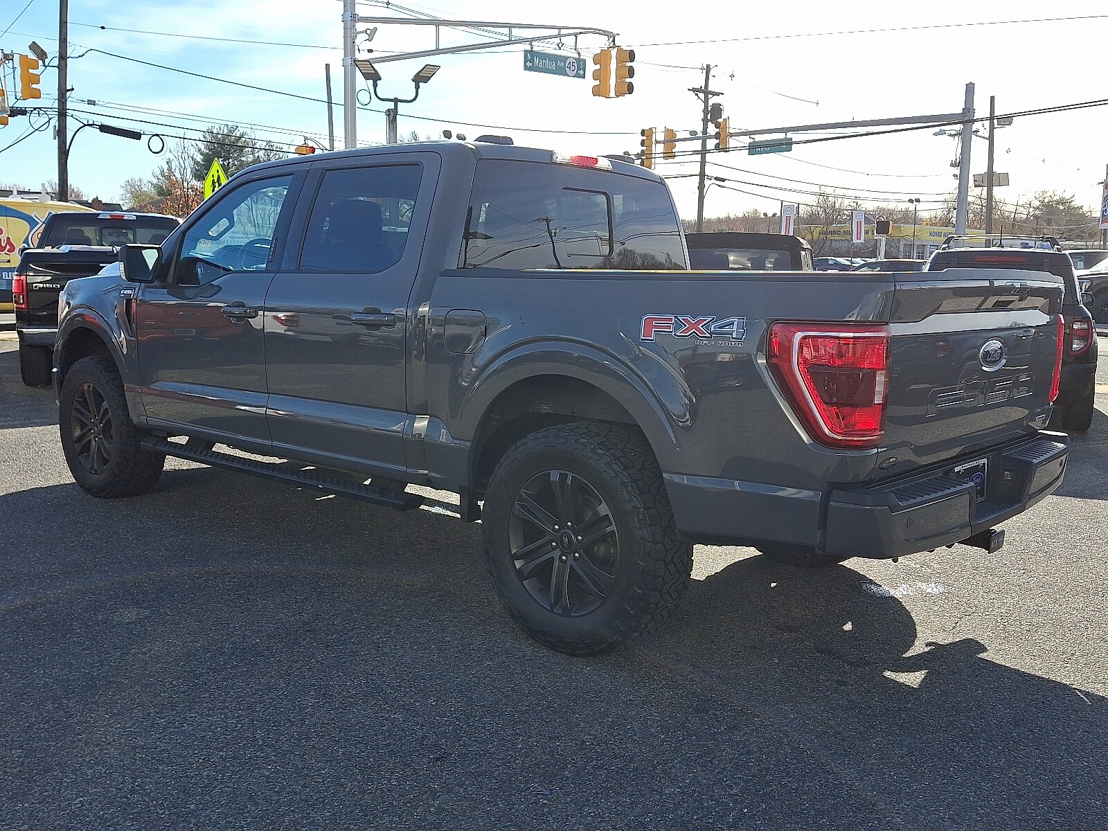 2021 Ford F-150 XLT photo 3