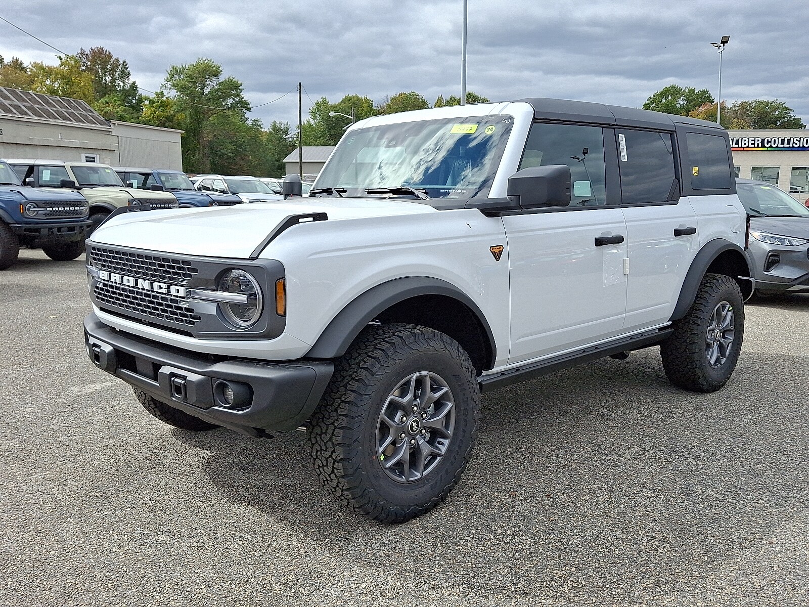 2025 Ford Bronco Badlands photo 2
