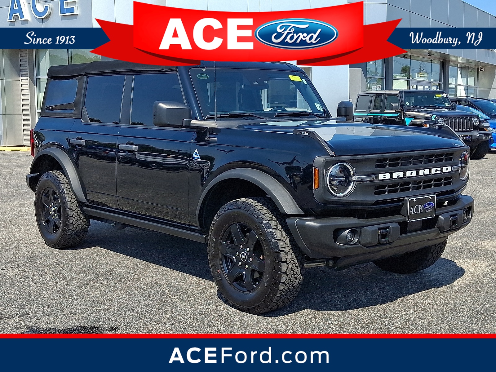 2022 Ford Bronco 4-Door Black Diamond's photo