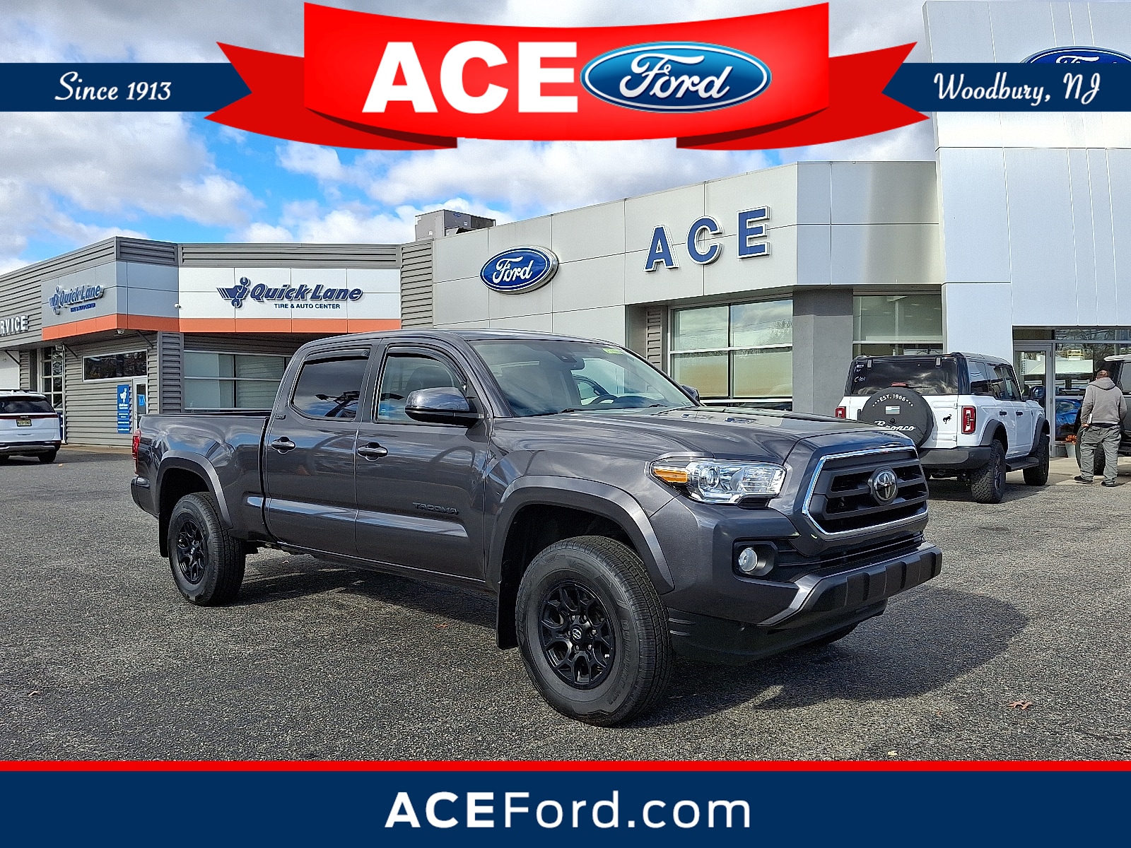 2022 Toyota Tacoma SR5's photo