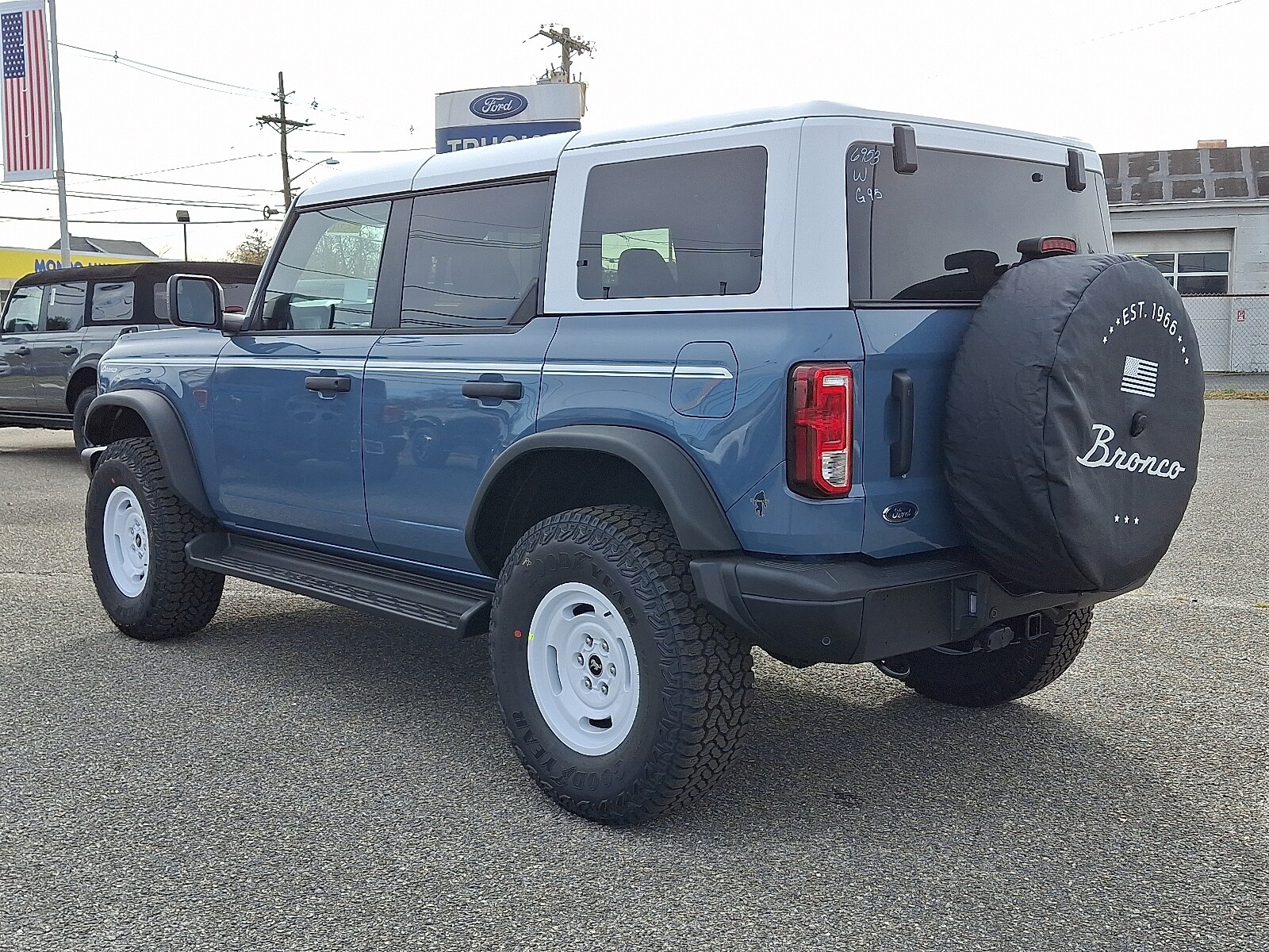 2025 Ford Bronco Heritage First Edition photo 3