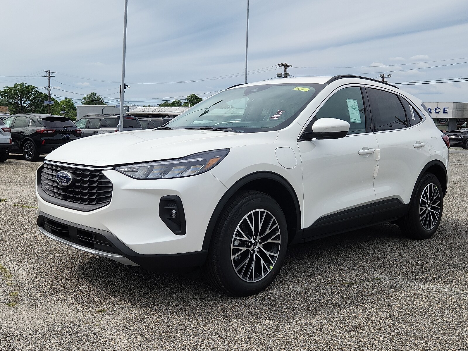 2025 Ford Escape photo 3