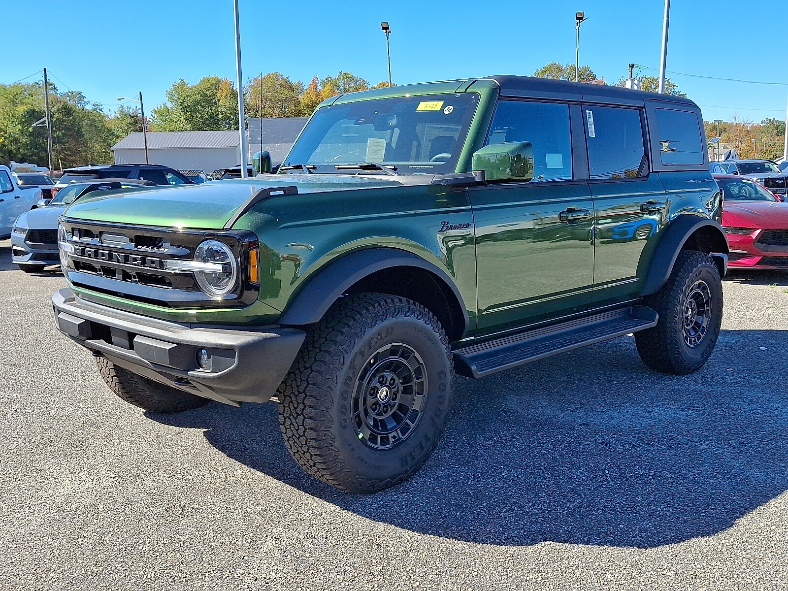 2025 Ford Bronco Outer Banks photo 2